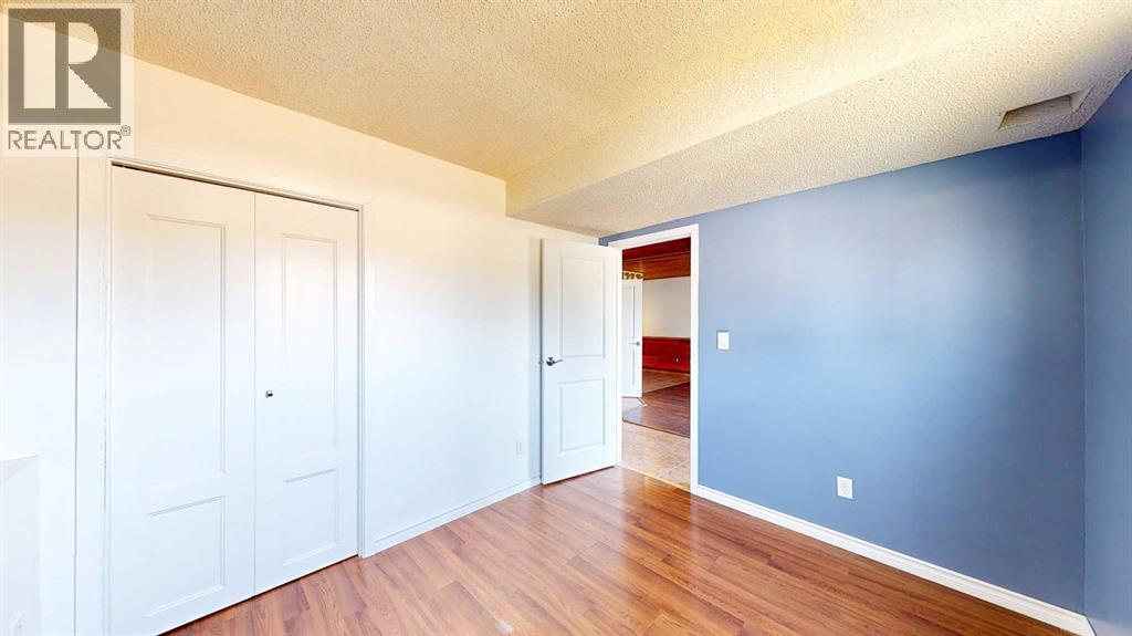 Single Family House 4 Level for Sale in  Begonia Court SE Connaught Medicine Hat 