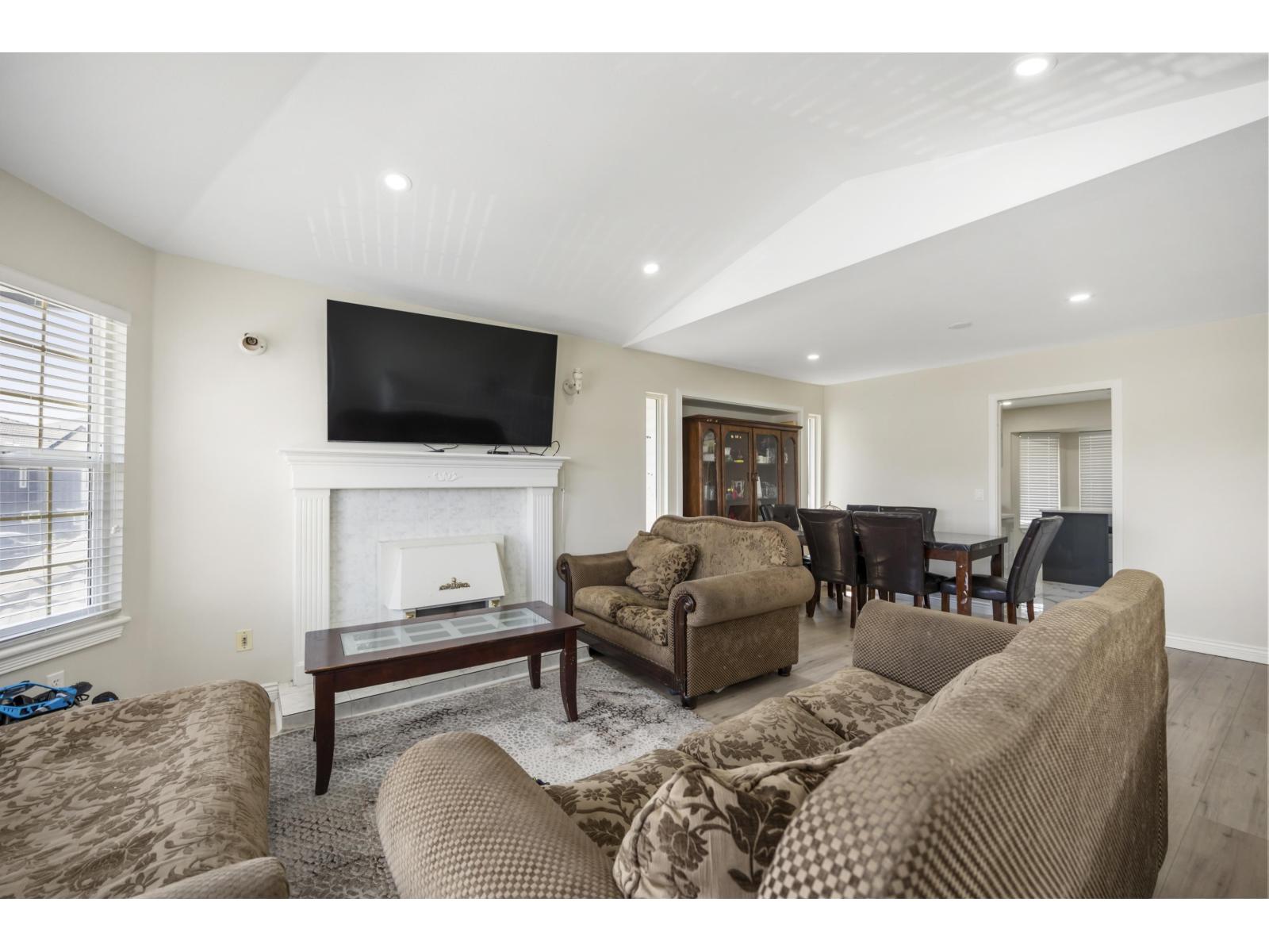 Photo 13 of 30516 Robin Drive, Abbotsford BC