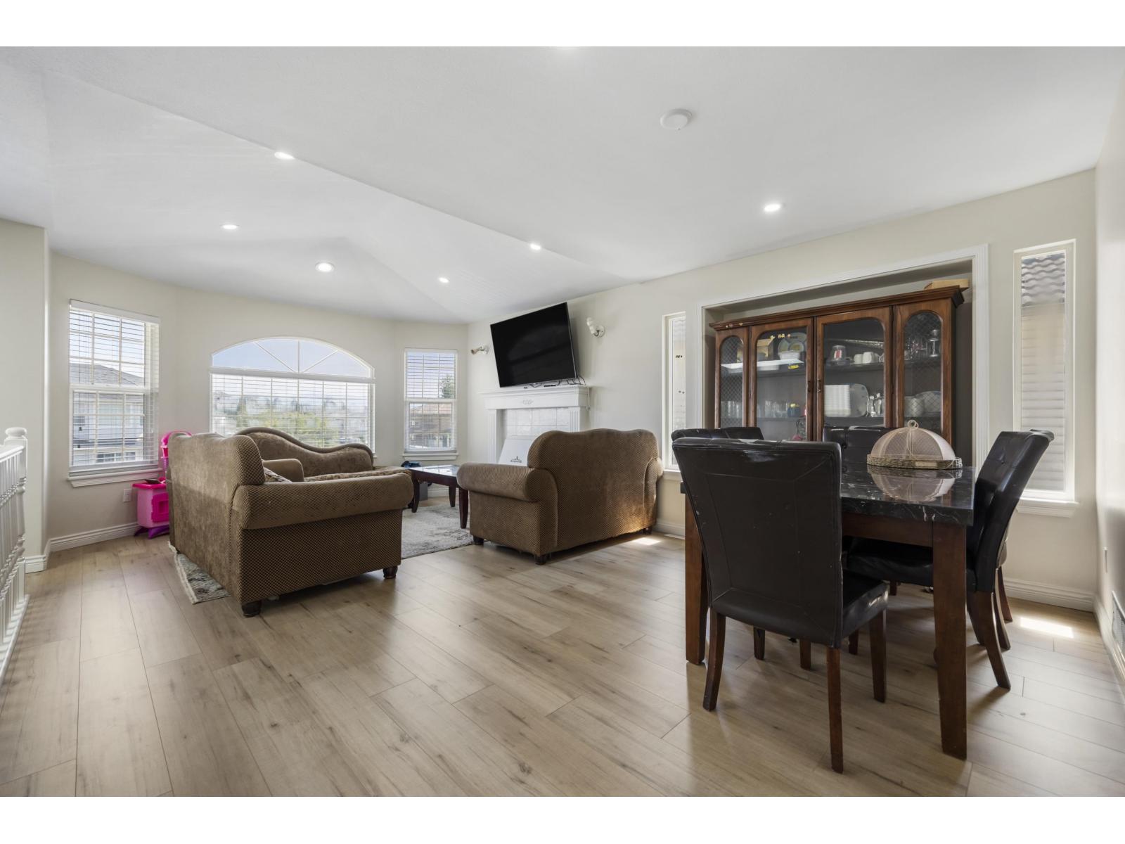 Photo 10 of 30516 Robin Drive, Abbotsford BC