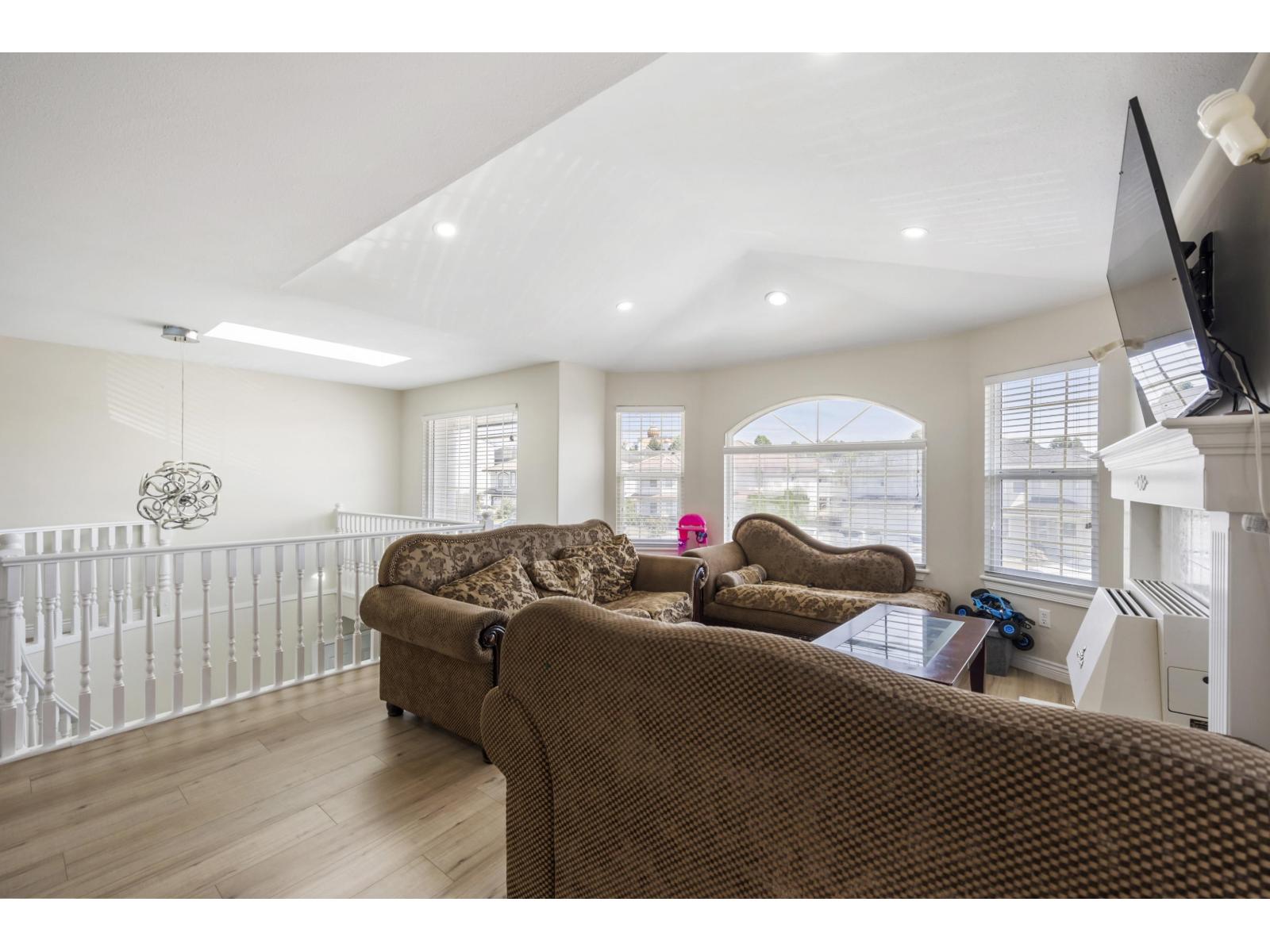 Photo 11 of 30516 Robin Drive, Abbotsford BC