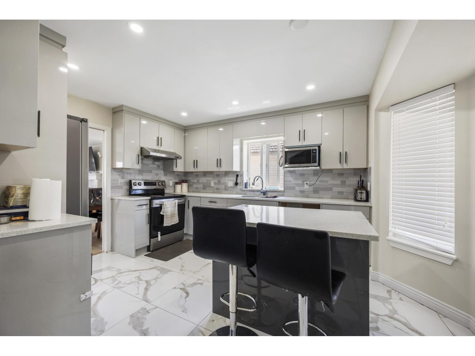 Photo 5 of 30516 Robin Drive, Abbotsford BC