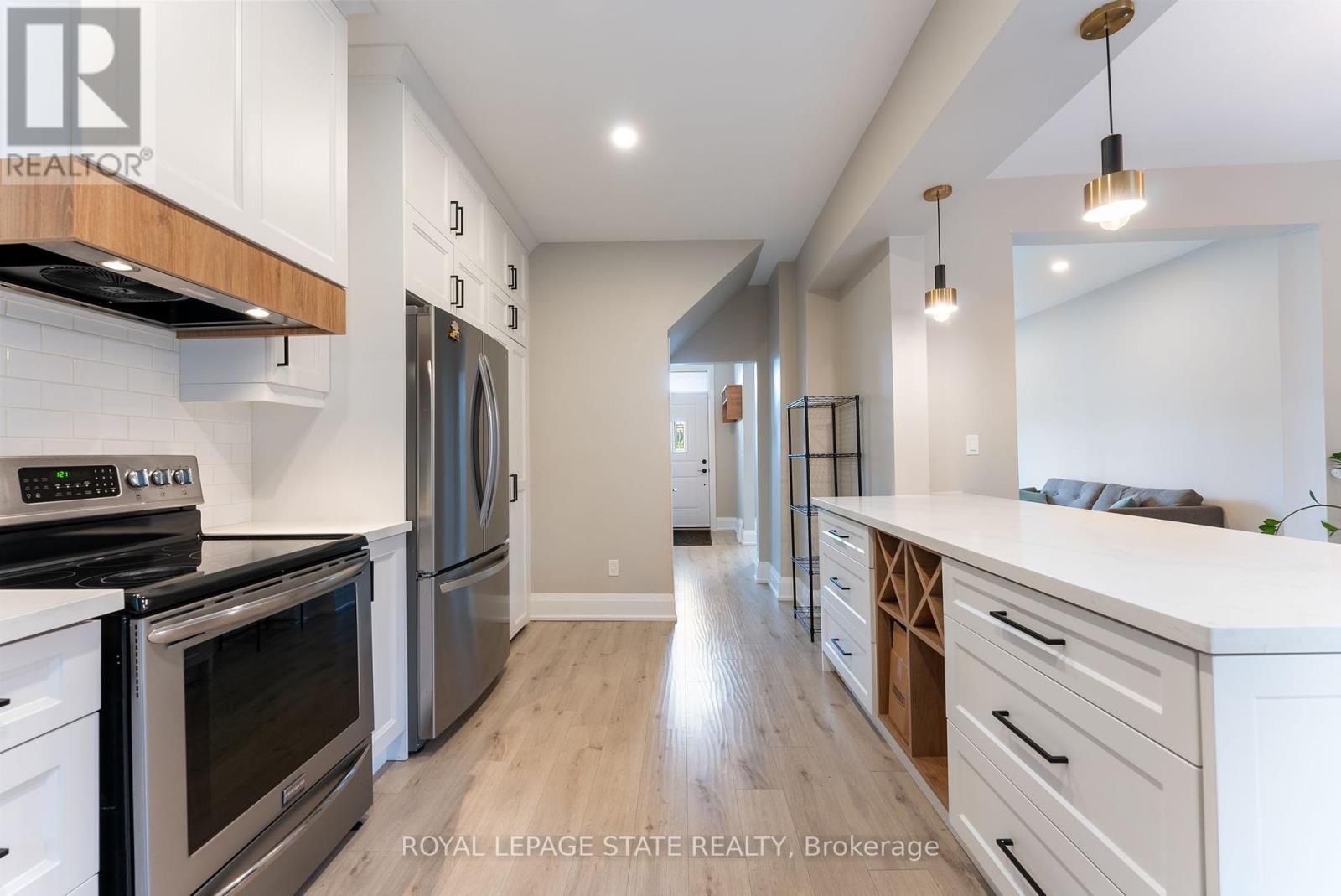 Photo 11 of 91 Dundurn Street S, Hamilton ON