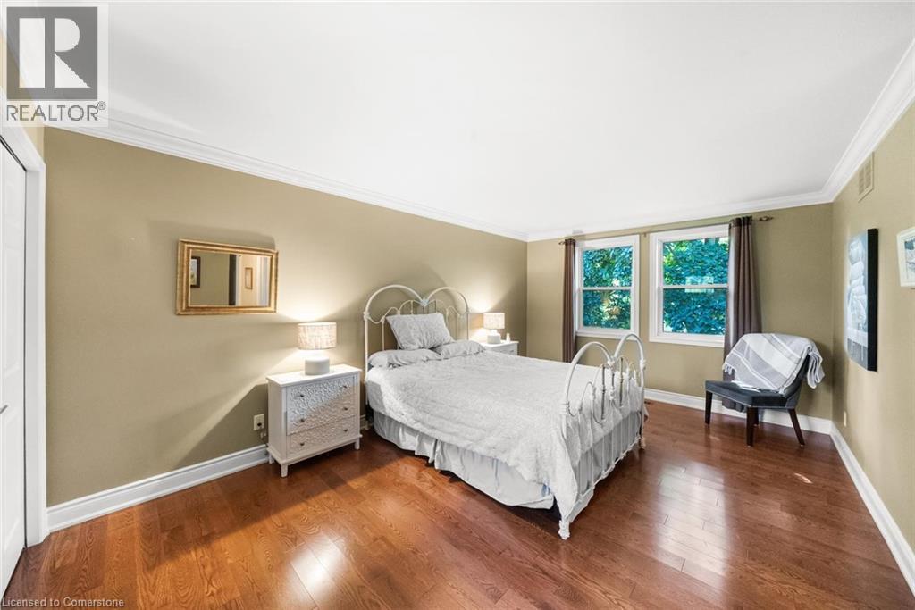 Photo 33 of 2262 Constance Drive, Oakville ON