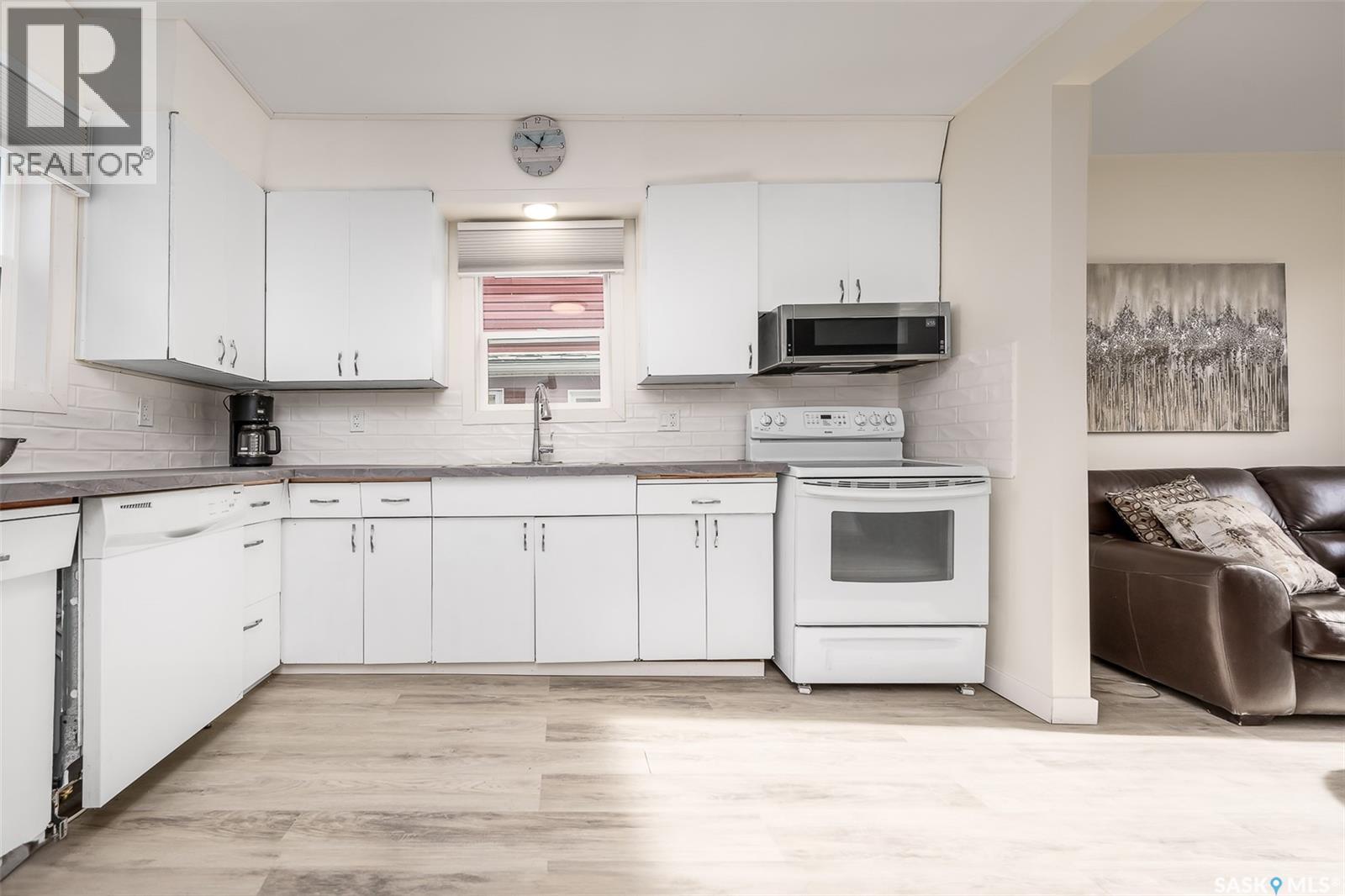 Photo 19 of 964 Athabasca Street W, Moose Jaw SK