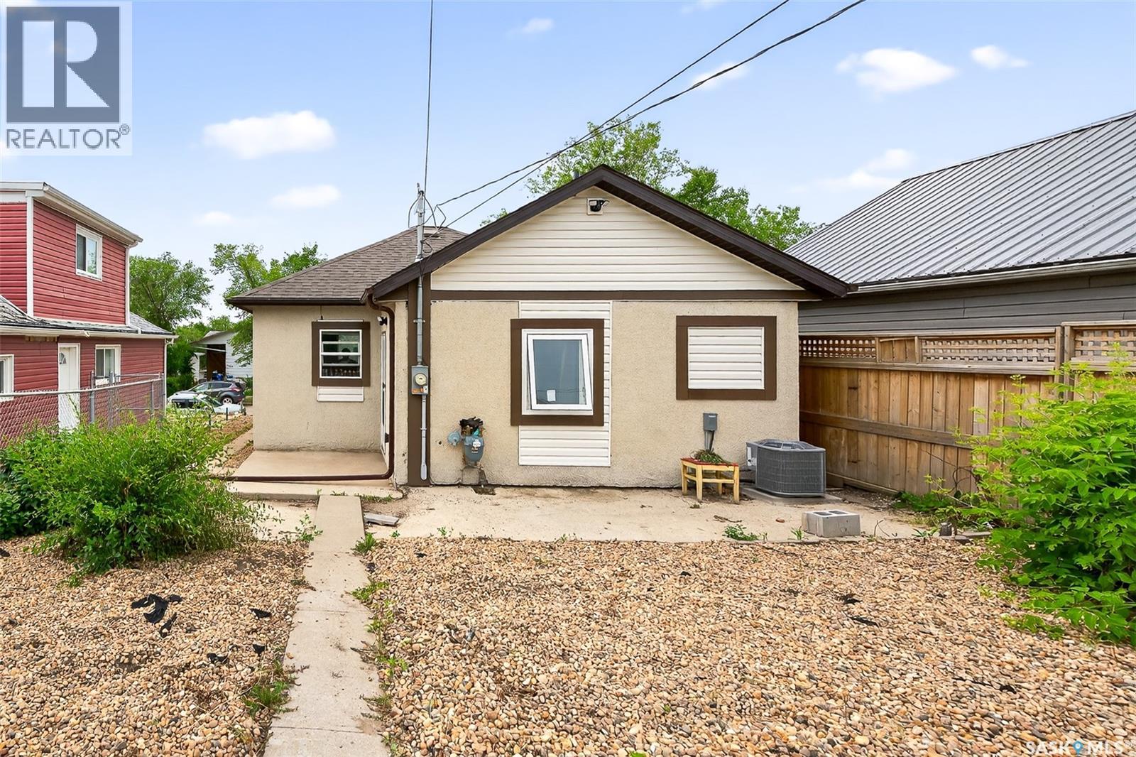 Photo 18 of 964 Athabasca Street W, Moose Jaw SK