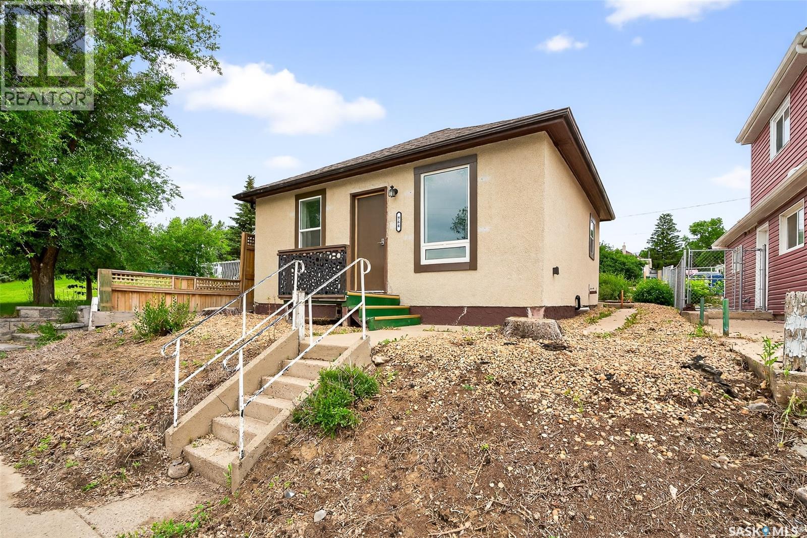 Photo 10 of 964 Athabasca Street W, Moose Jaw SK