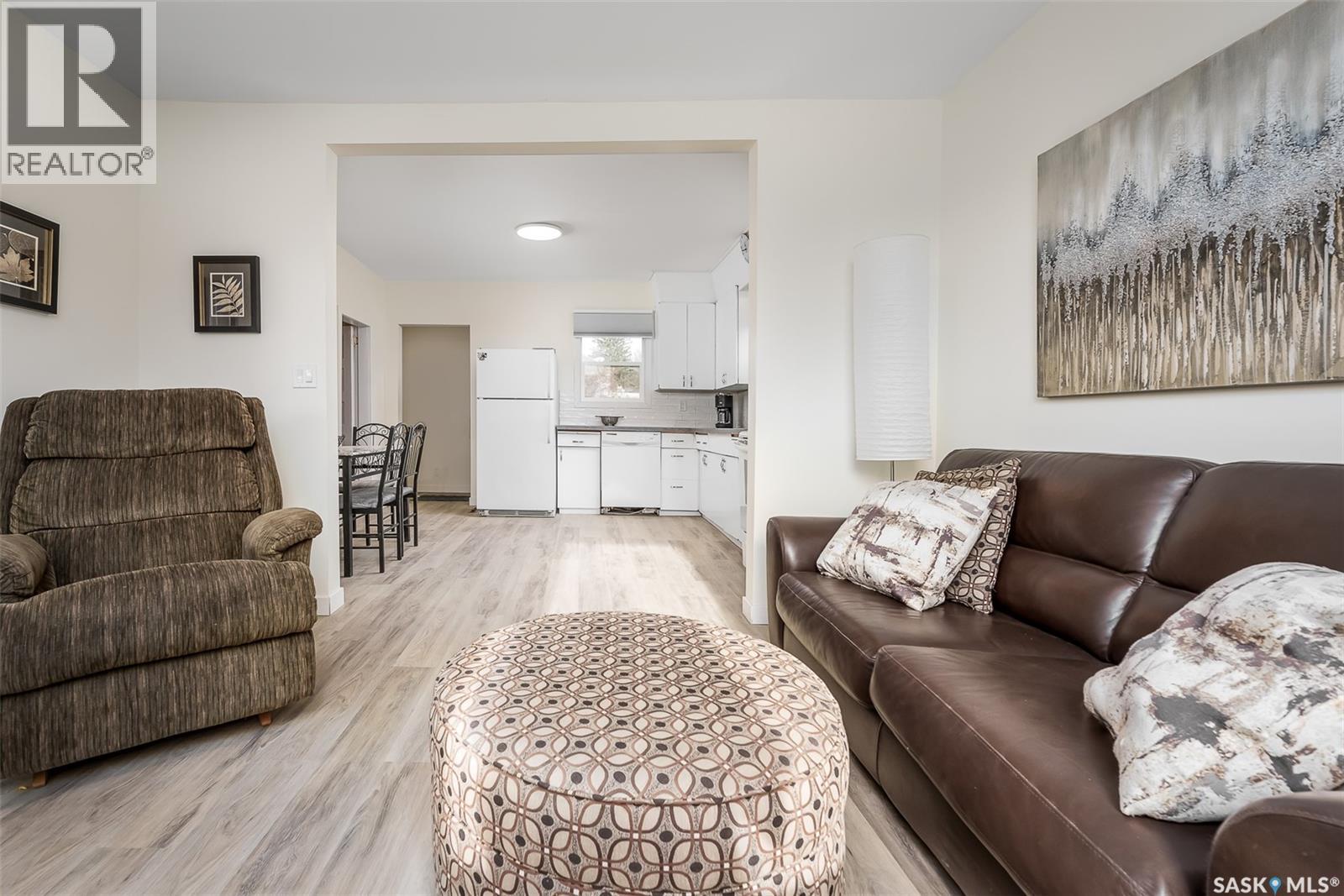 Photo 12 of 964 Athabasca Street W, Moose Jaw SK