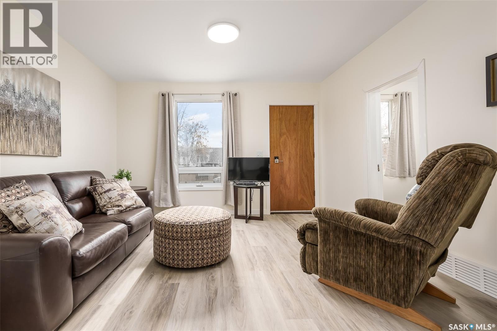 Photo 20 of 964 Athabasca Street W, Moose Jaw SK