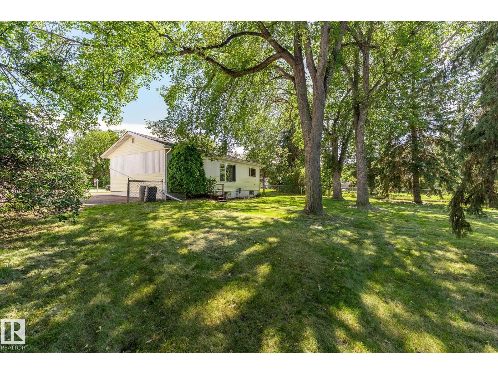 Photo 2 of 102 Maple Co, Sherwood Park AB