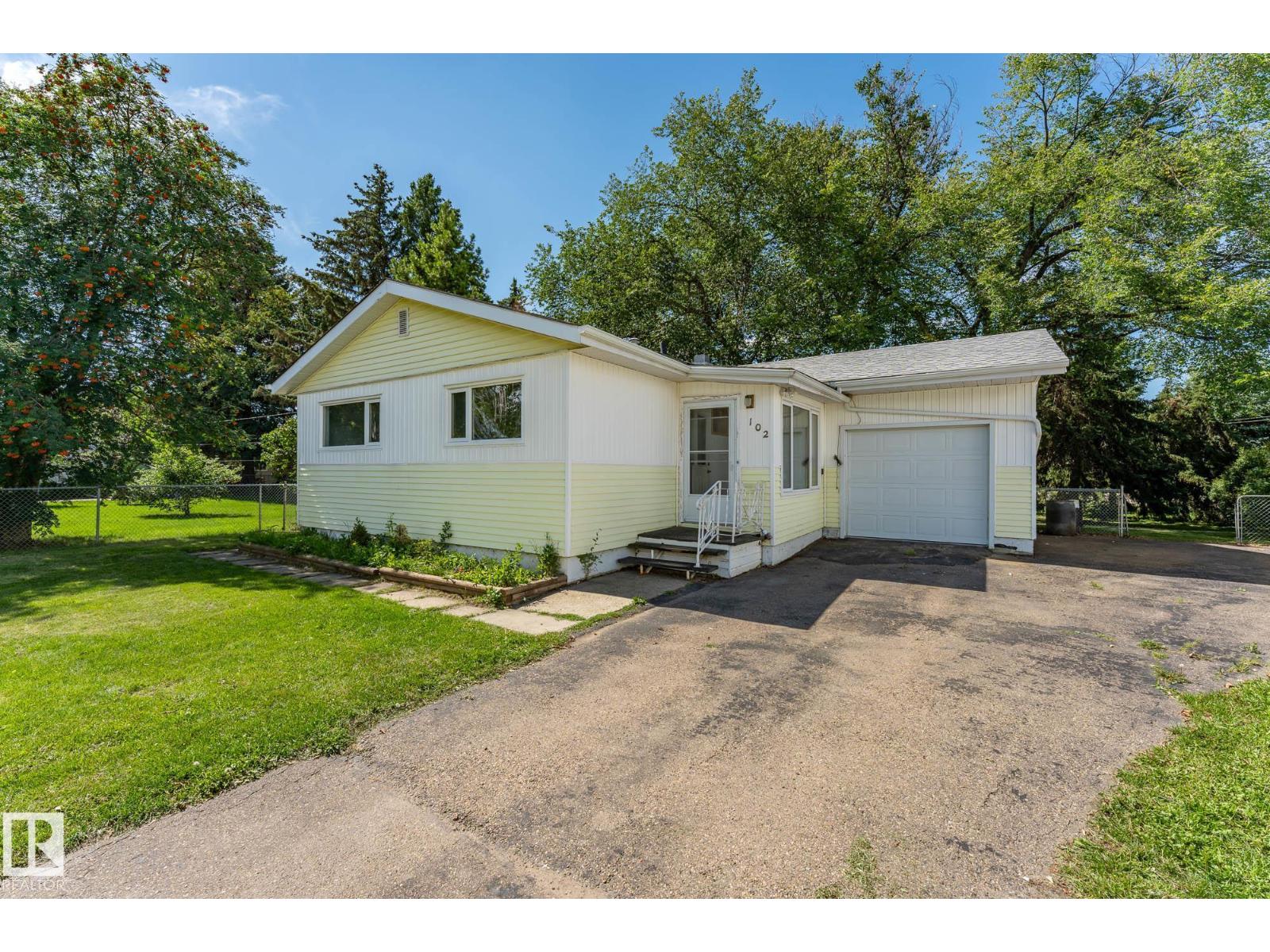 Photo 31 of 102 Maple Co, Sherwood Park AB