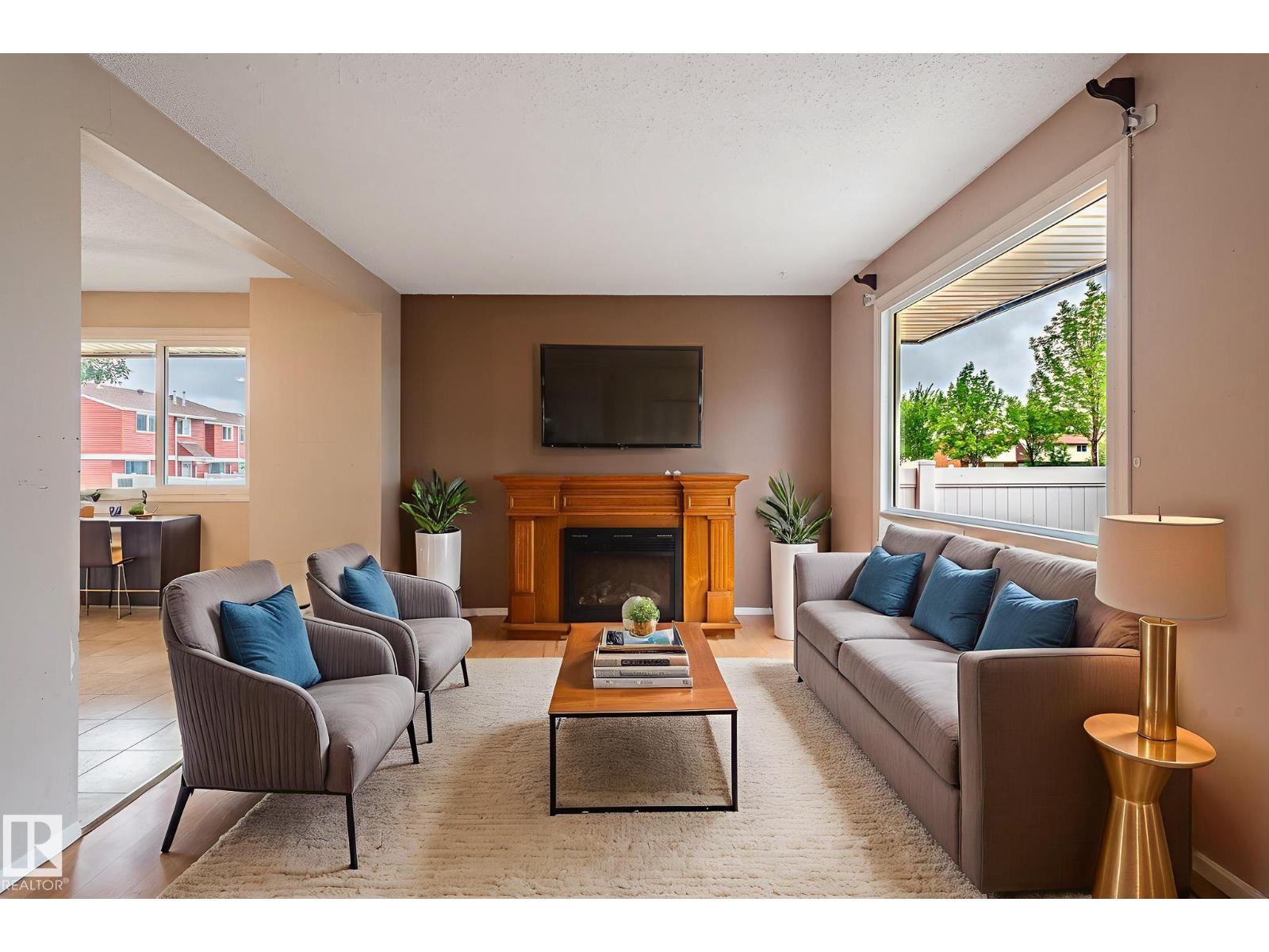 Photo 11 of 13341 47 St Nw, Edmonton AB