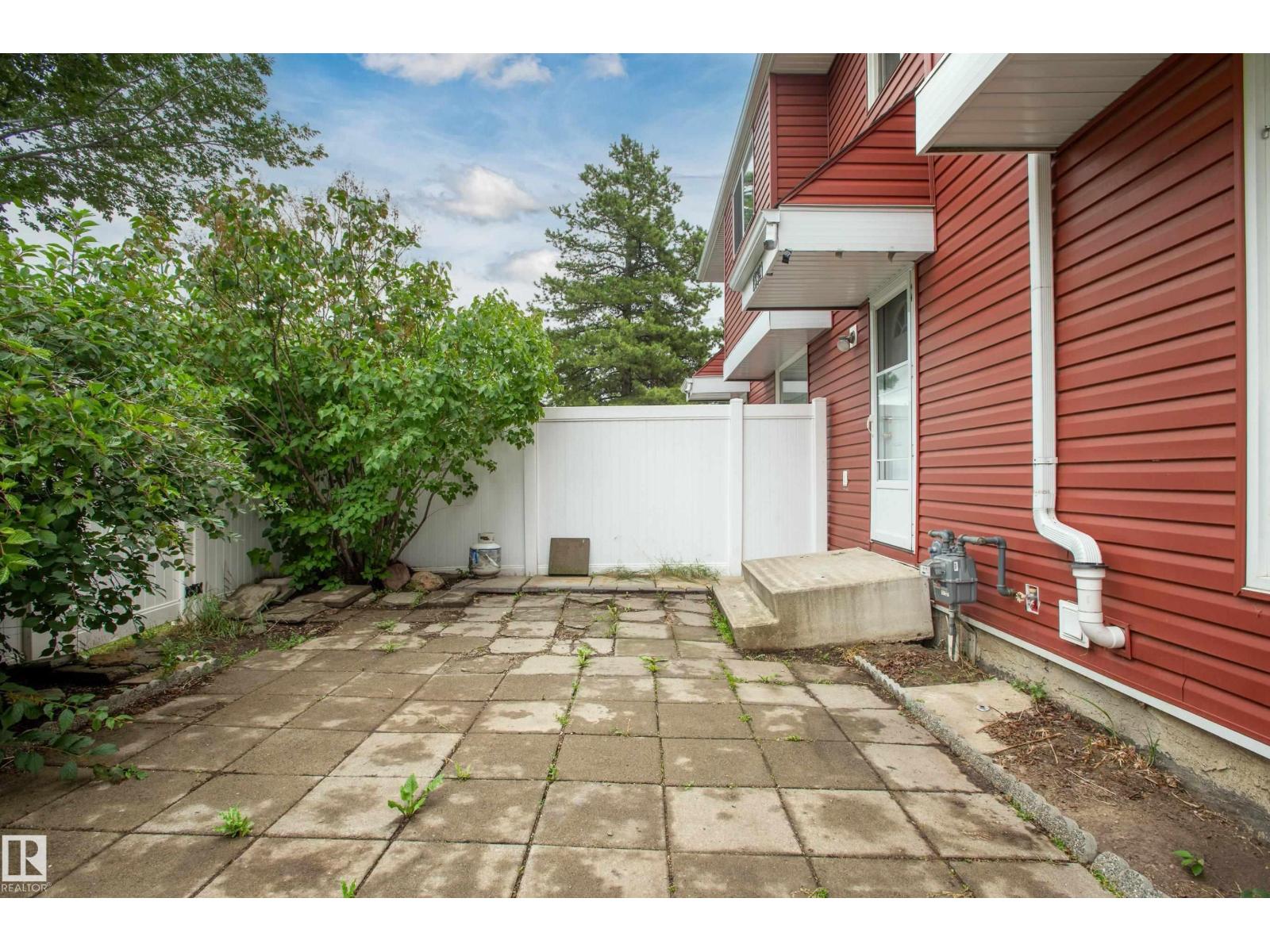 Photo 14 of 13341 47 St Nw, Edmonton AB