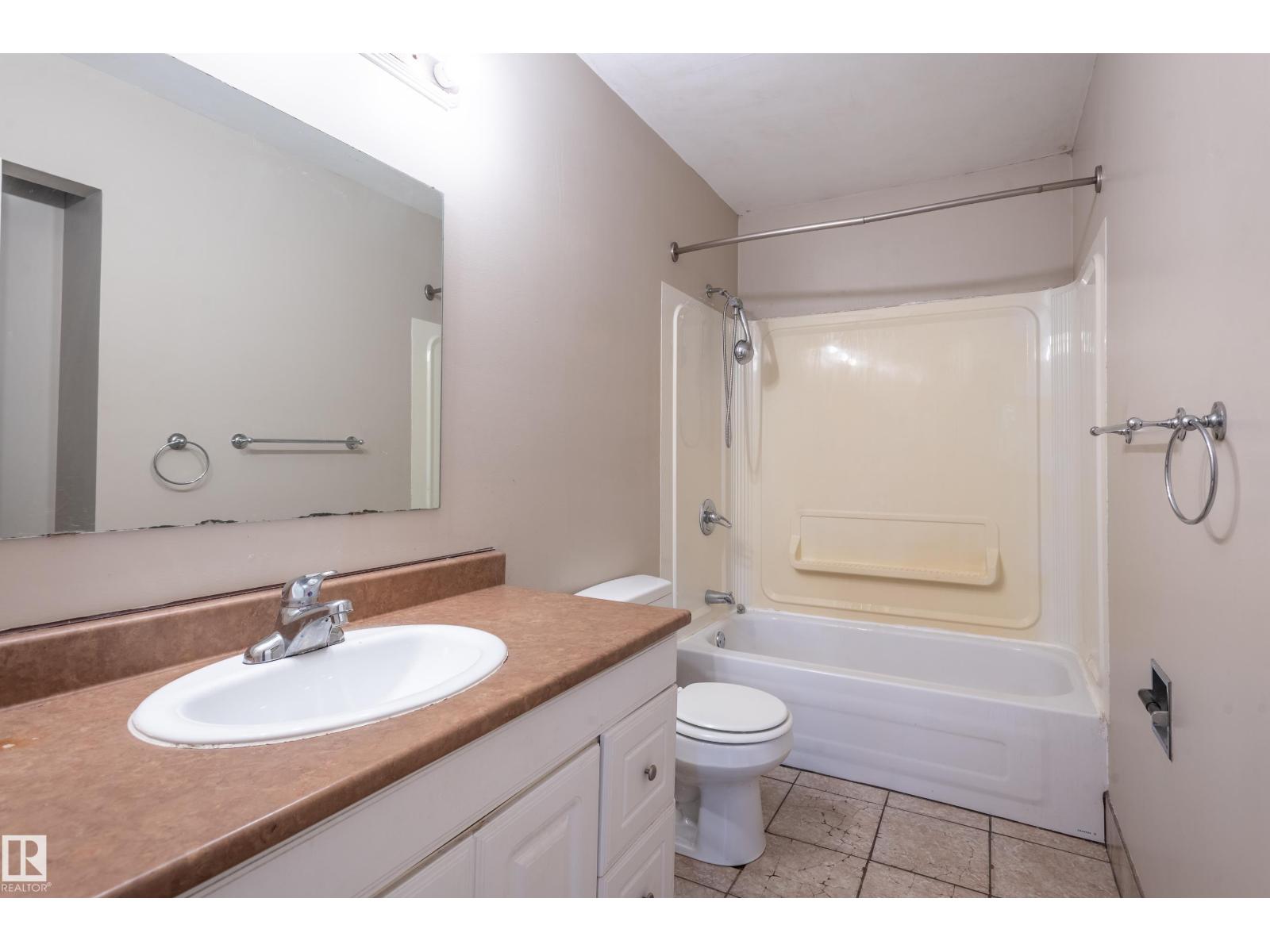 Photo 15 of 13341 47 St Nw, Edmonton AB