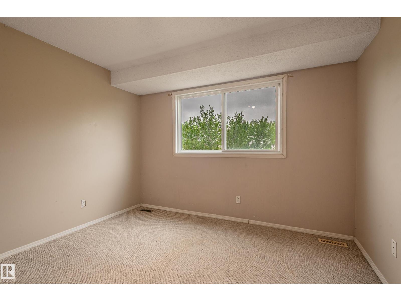 Photo 17 of 13341 47 St Nw, Edmonton AB