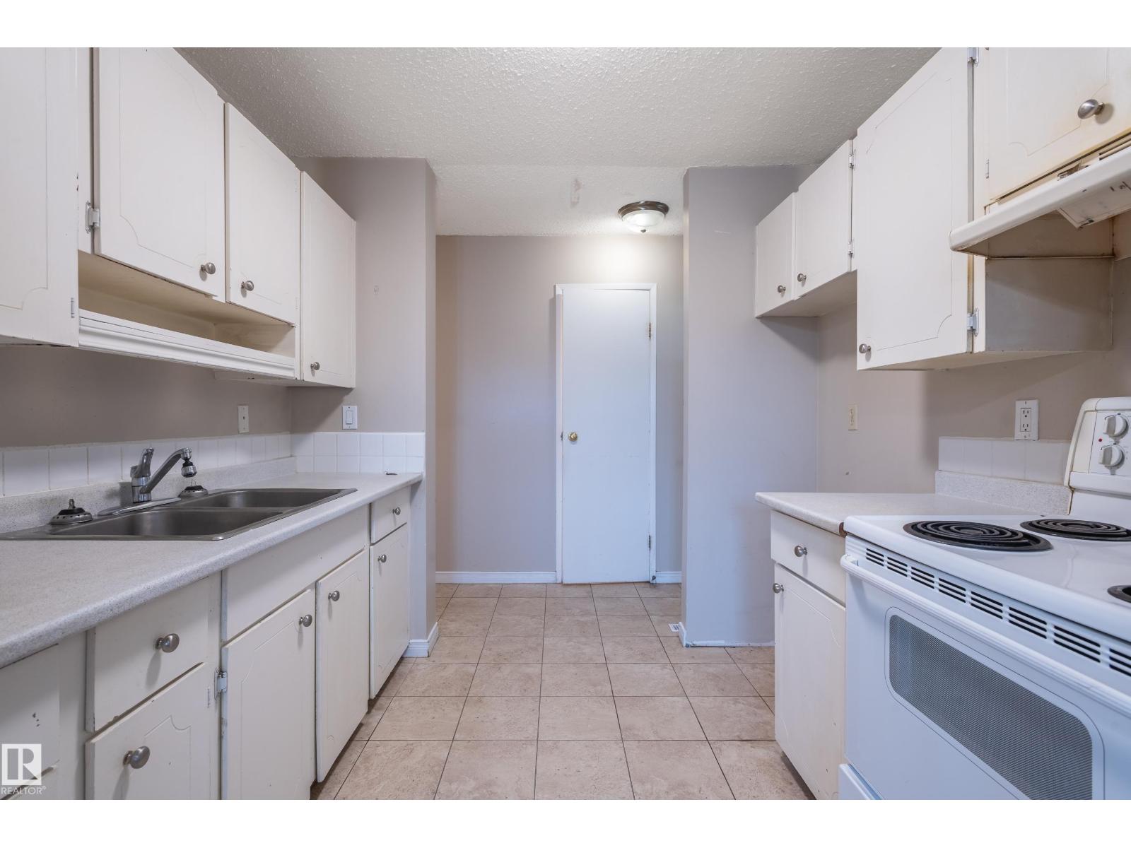 Photo 6 of 13341 47 St Nw, Edmonton AB