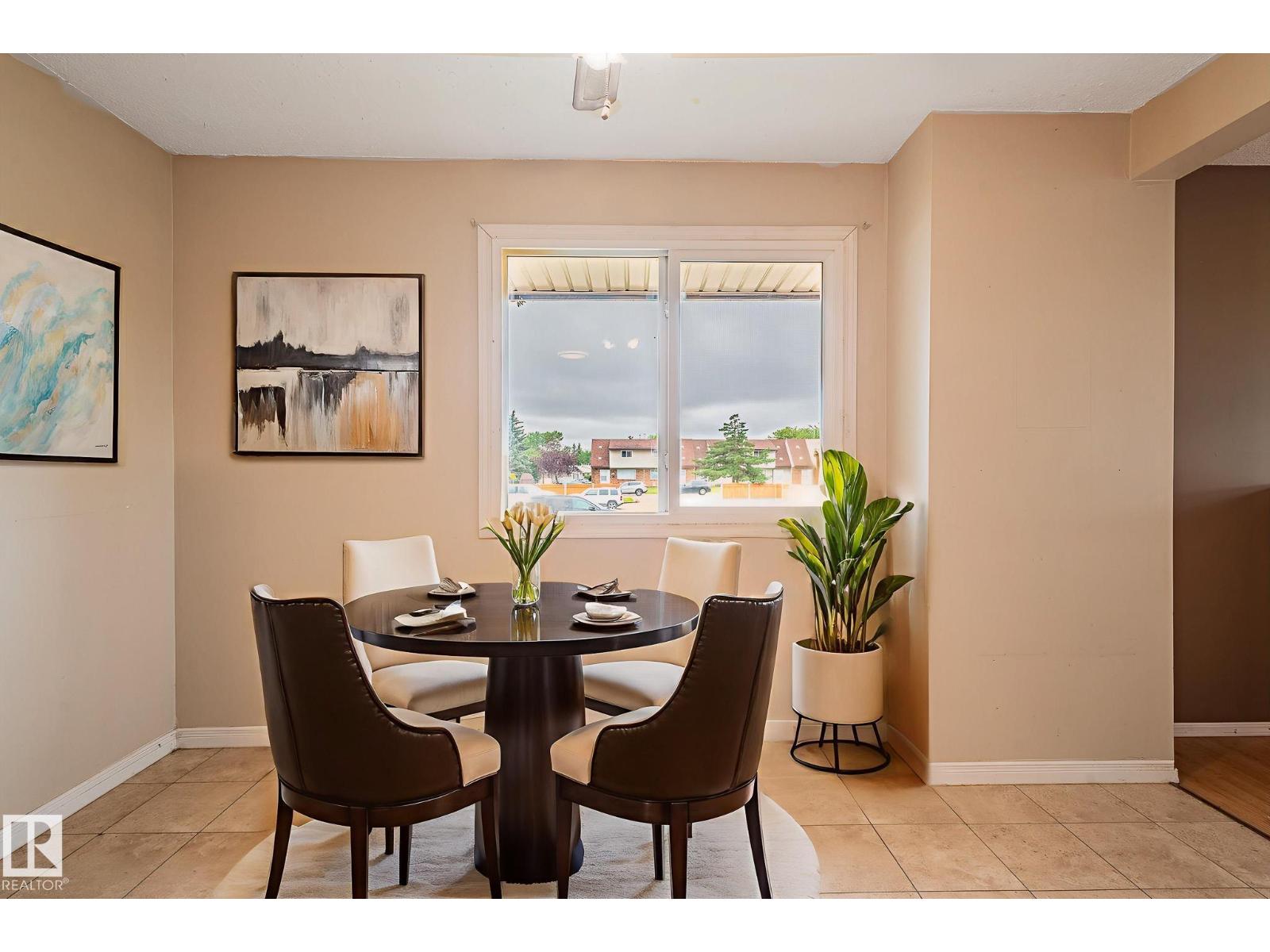 Photo 8 of 13341 47 St Nw, Edmonton AB