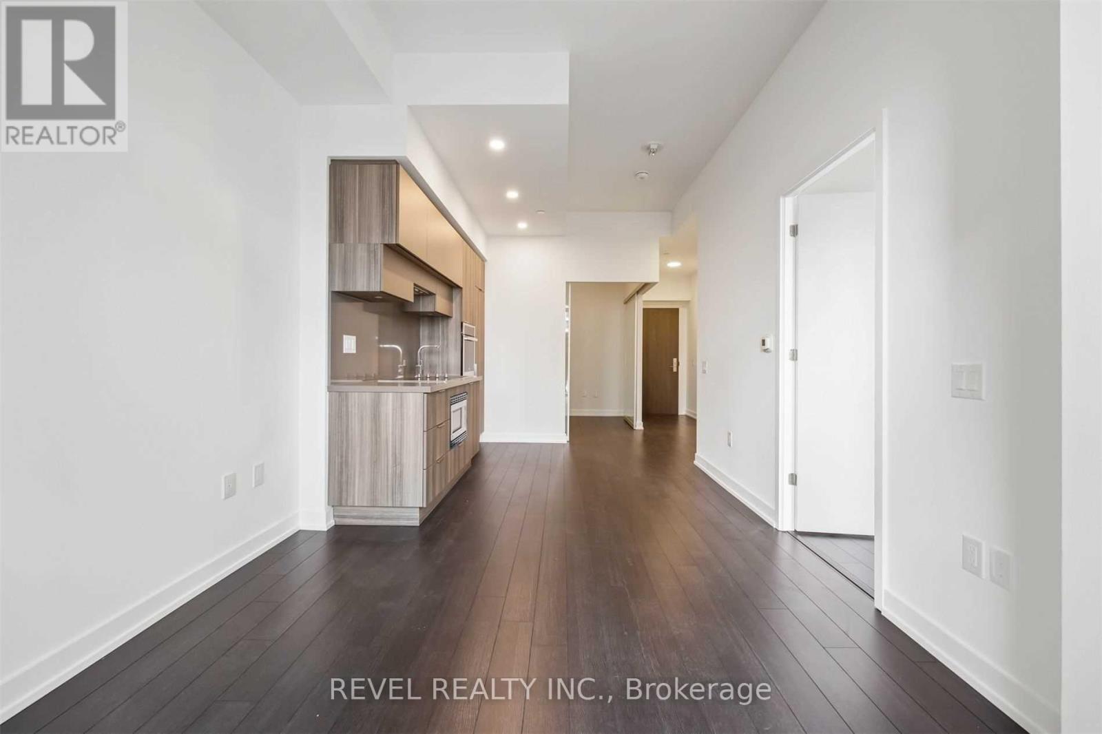Photo 11 of 1210 39 Roehampton Avenue, Toronto ON