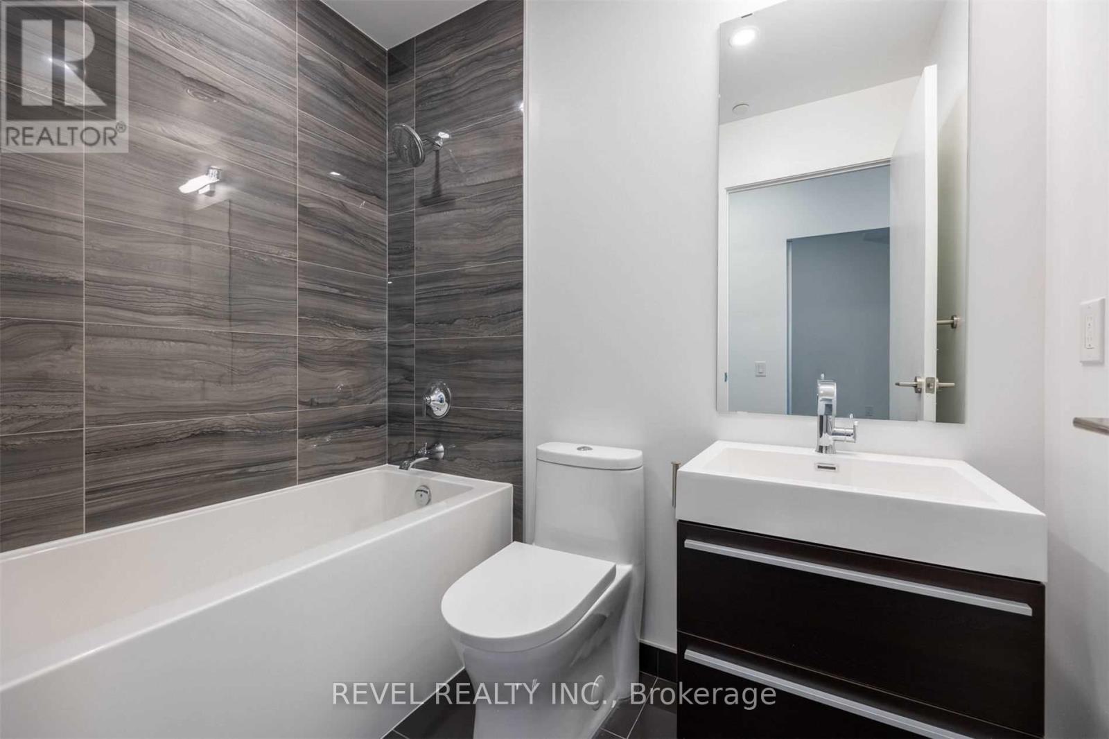 Photo 9 of 1210 39 Roehampton Avenue, Toronto ON