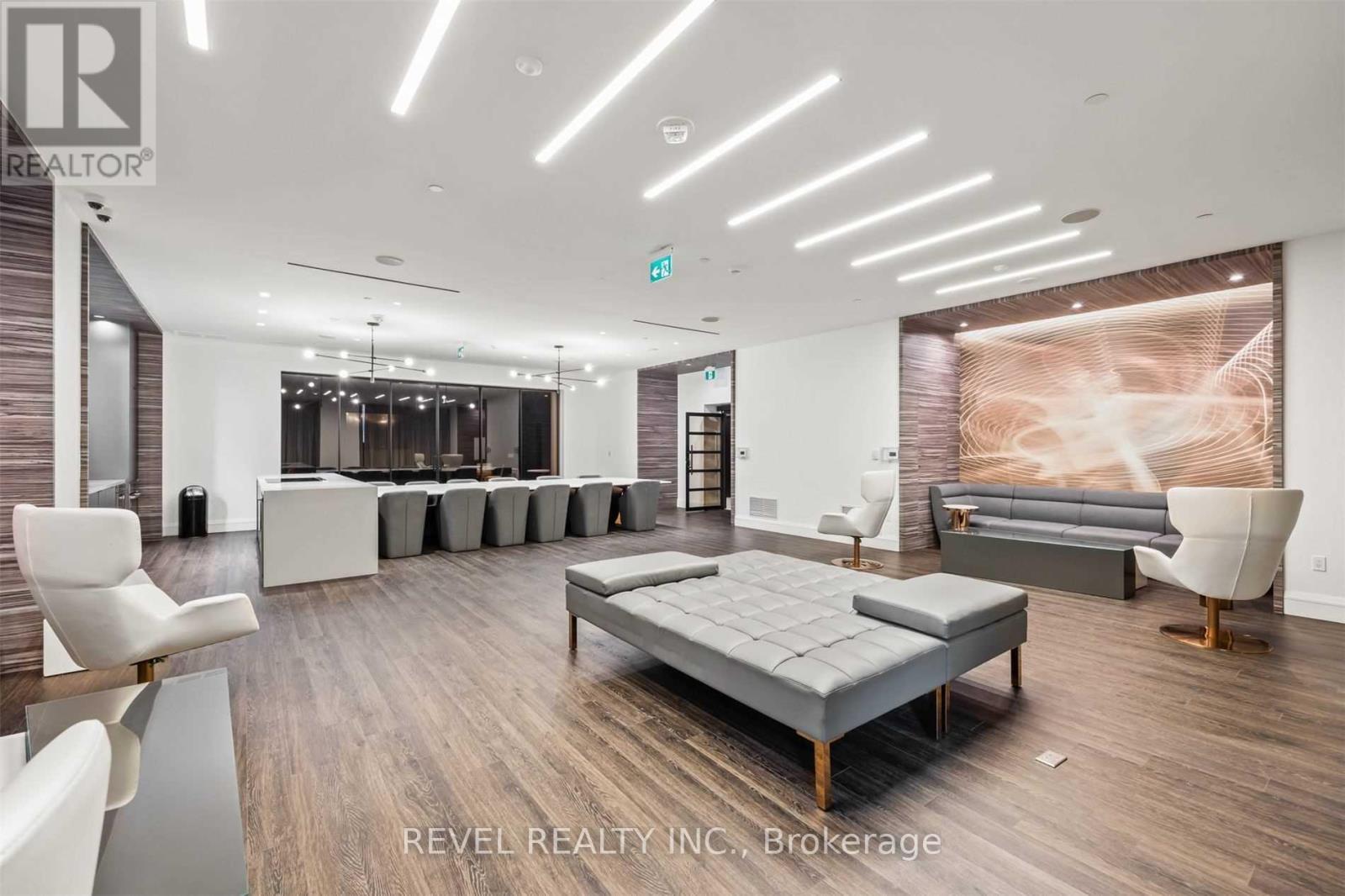 Photo 8 of 1210 39 Roehampton Avenue, Toronto ON