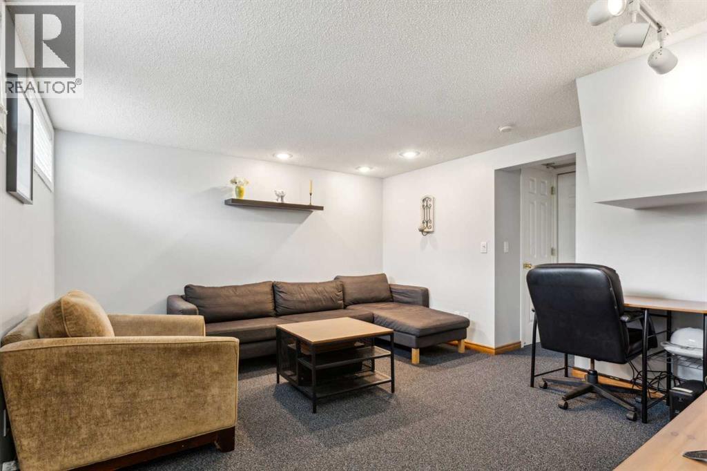Single Family House for Sale in   Street NE Winston Heights/Mountview Calgary 