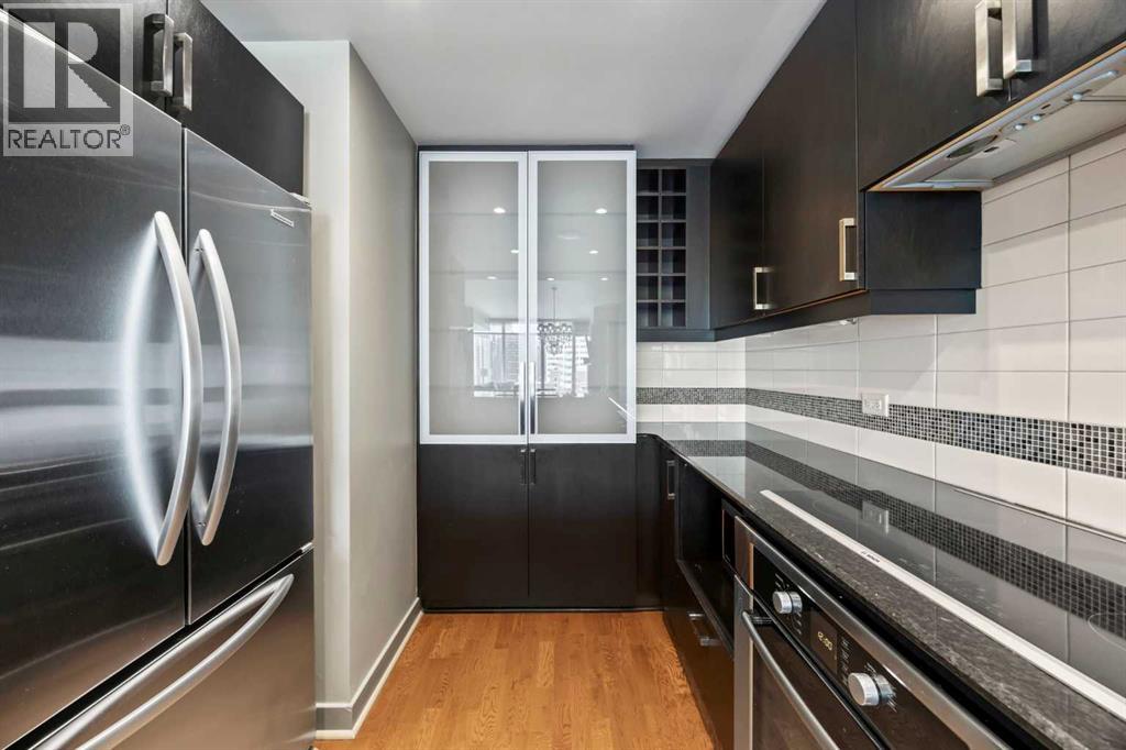 Single Family House Multi-level for Sale in    Avenue SW Downtown Commercial Core Calgary 