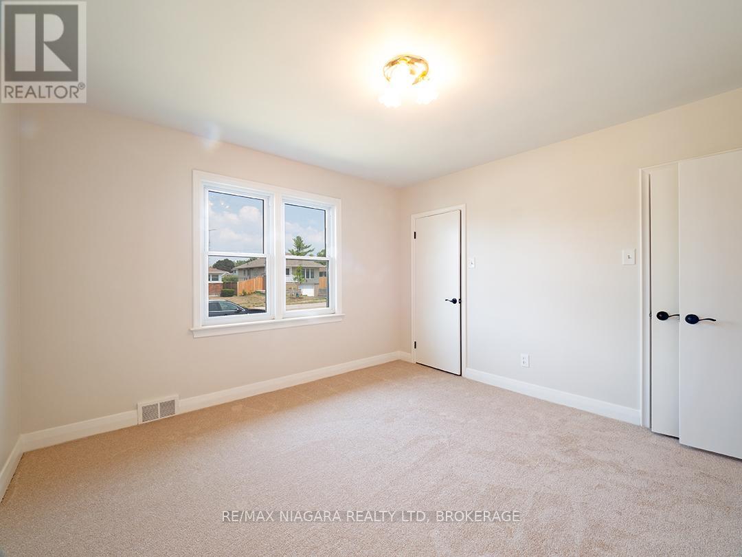 Photo 14 of 22 South Crescent, Port Colborne ON