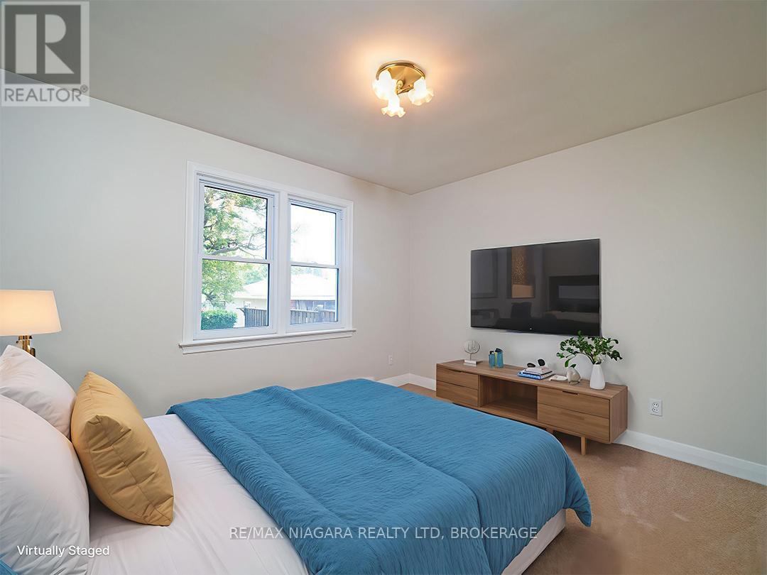 Photo 15 of 22 South Crescent, Port Colborne ON