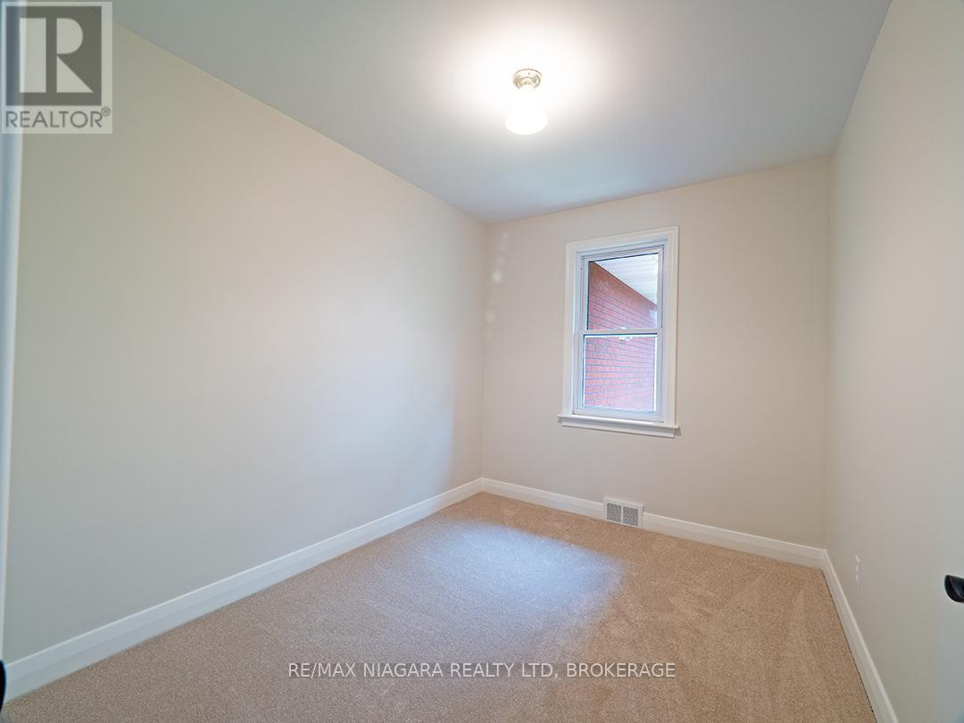 Photo 17 of 22 South Crescent, Port Colborne ON