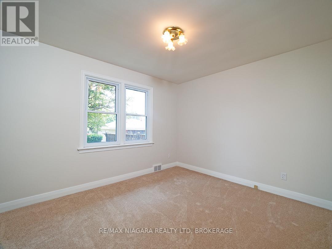 Photo 16 of 22 South Crescent, Port Colborne ON