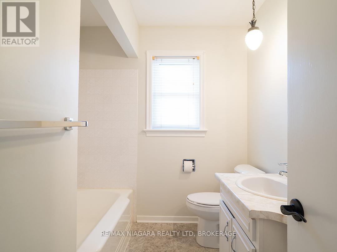 Photo 19 of 22 South Crescent, Port Colborne ON