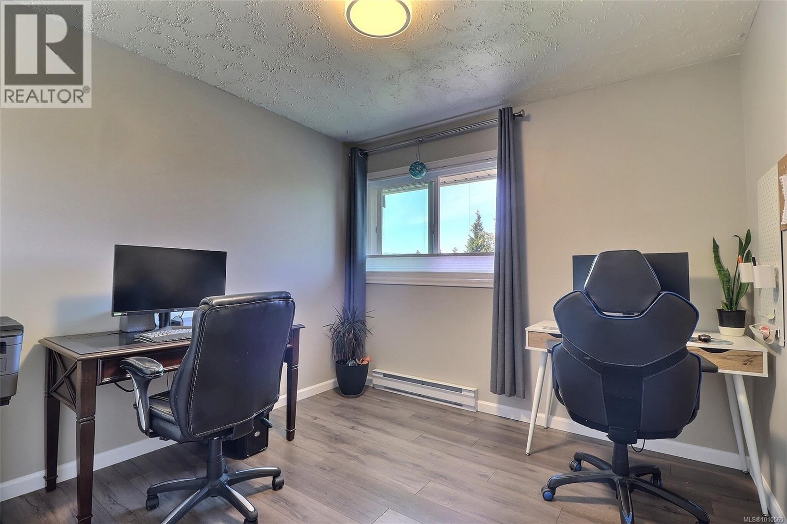 Photo 12 of 1490 Griffin Dr, Courtenay BC
