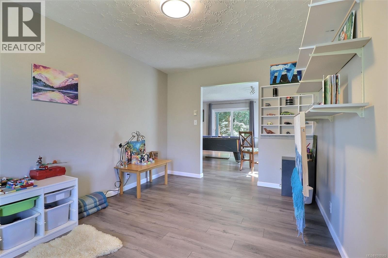 Photo 17 of 1490 Griffin Dr, Courtenay BC