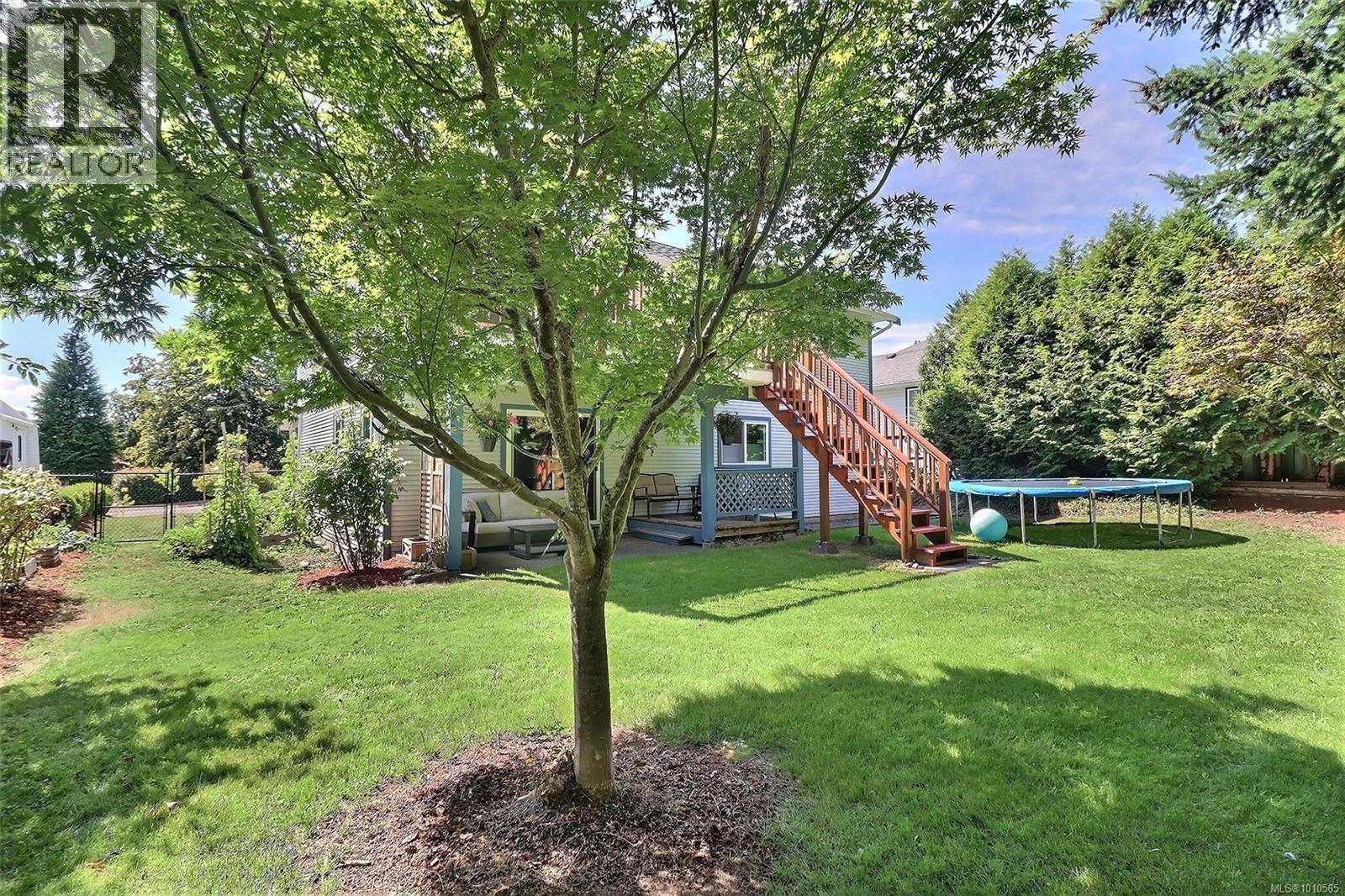 Photo 8 of 1490 Griffin Dr, Courtenay BC