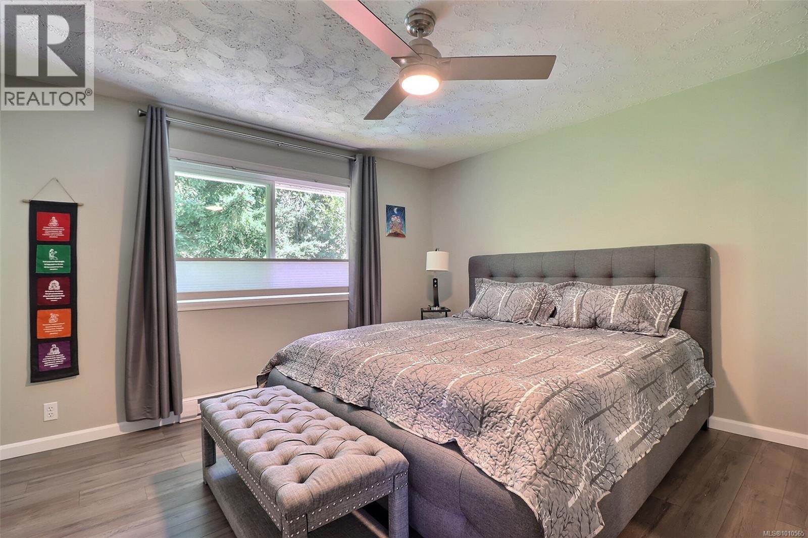 Photo 9 of 1490 Griffin Dr, Courtenay BC