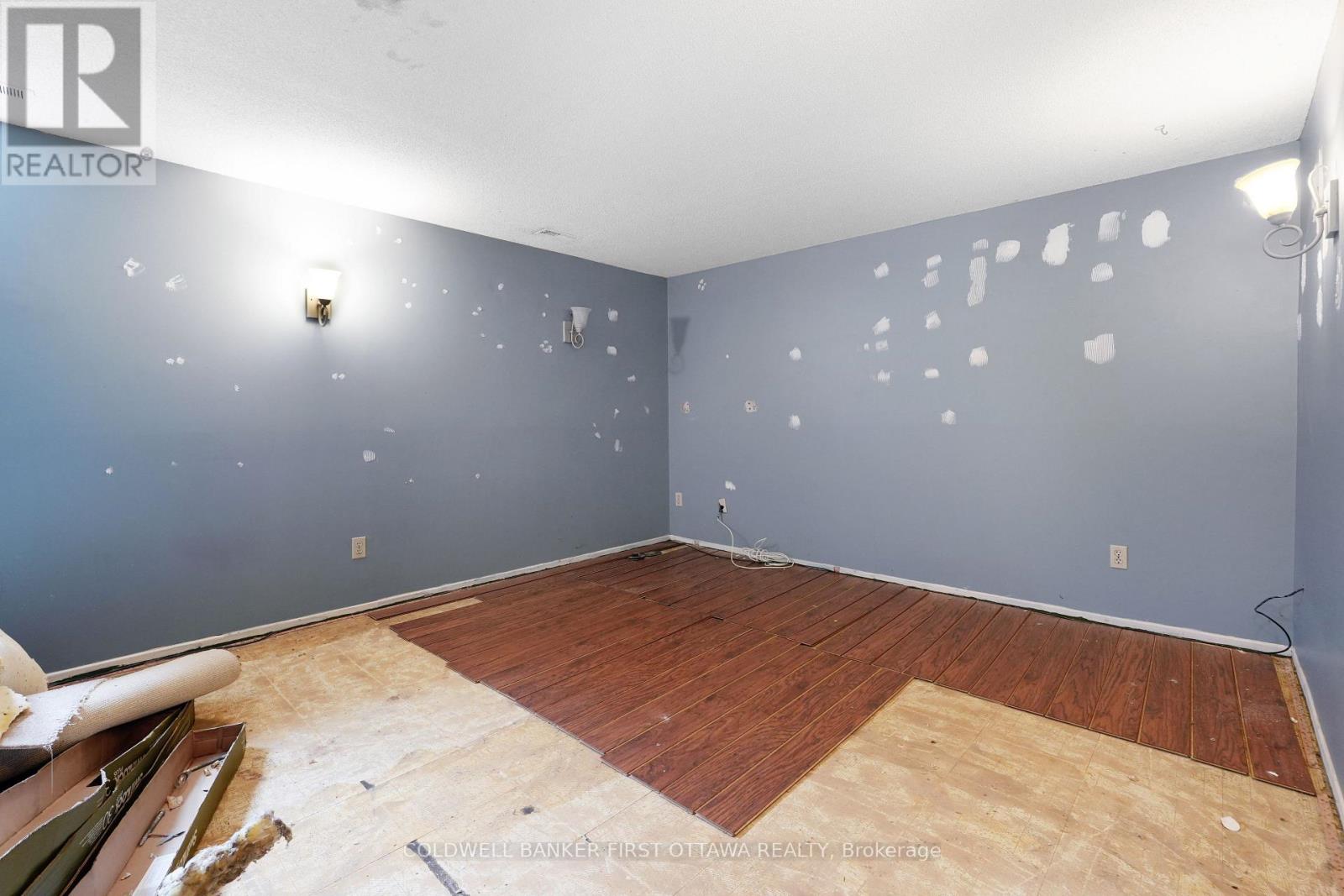 Photo 11 of 46 A Medhurst Drive, Ottawa ON