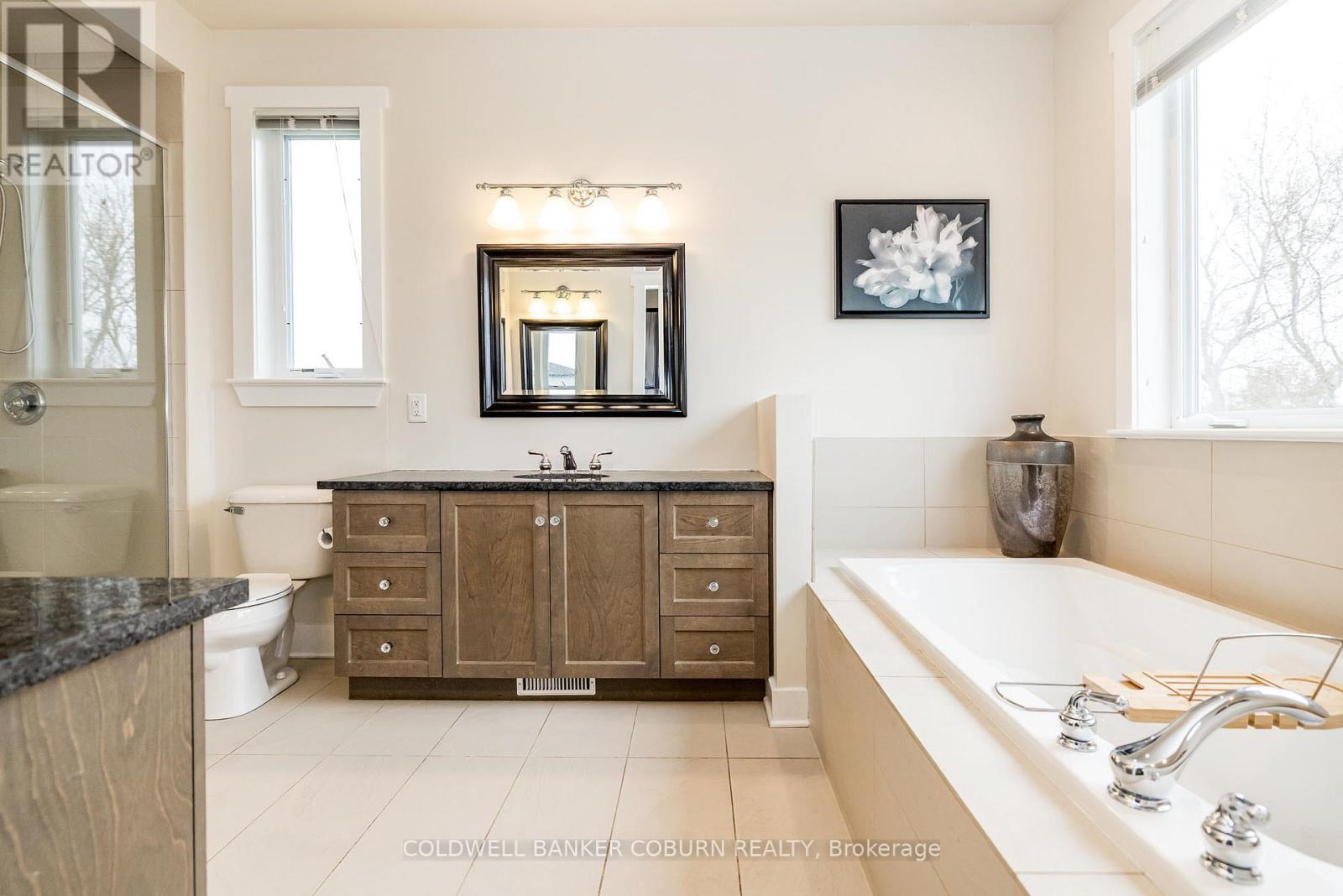 Photo 25 of 270 West Lake Circle, Ottawa ON