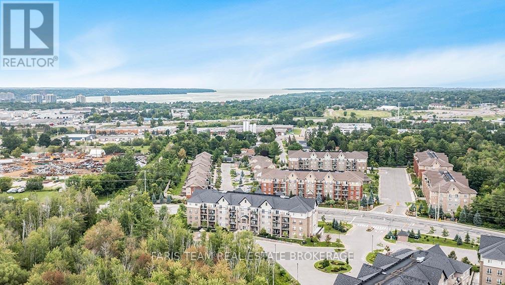 Photo 35 of 210 40 Ferndale Drive S, Barrie ON