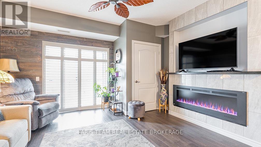 Photo 16 of 210 40 Ferndale Drive S, Barrie ON