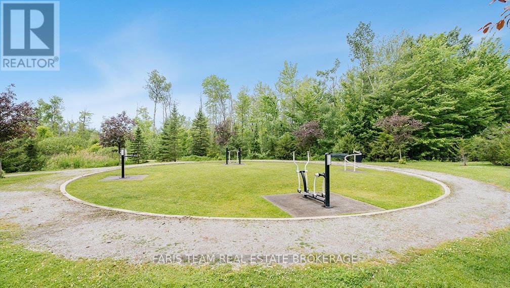 Photo 32 of 210 40 Ferndale Drive S, Barrie ON