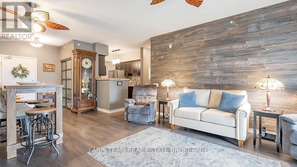 Photo 4 of 210 40 Ferndale Drive S, Barrie ON