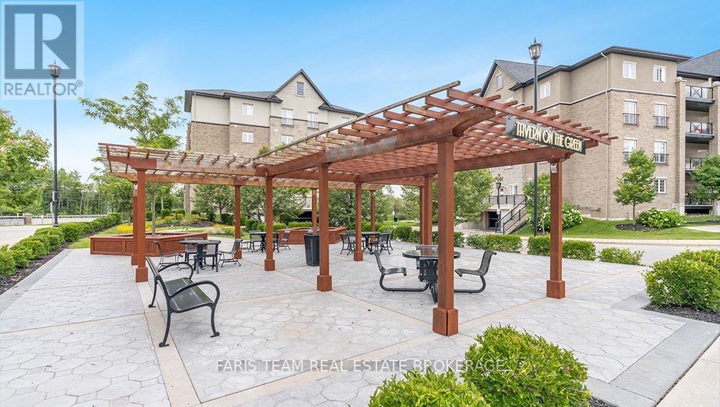 Photo 18 of 210 40 Ferndale Drive S, Barrie ON