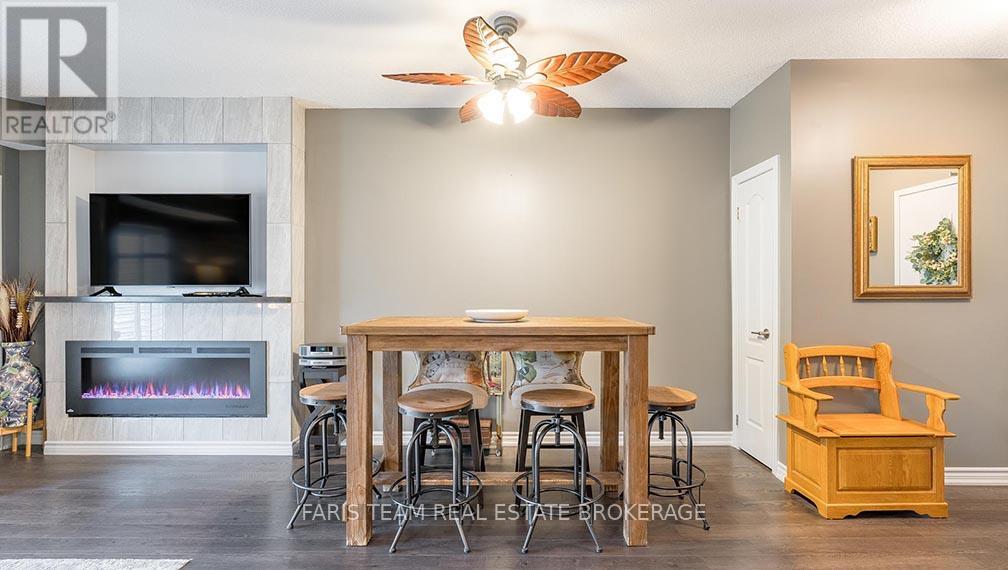 Photo 28 of 210 40 Ferndale Drive S, Barrie ON