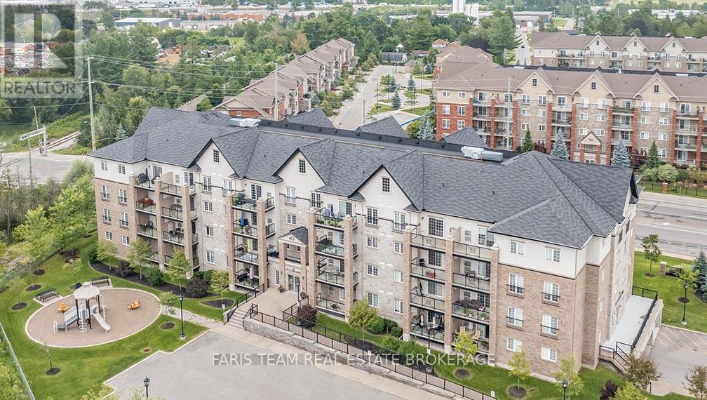 Photo 15 of 210 40 Ferndale Drive S, Barrie ON