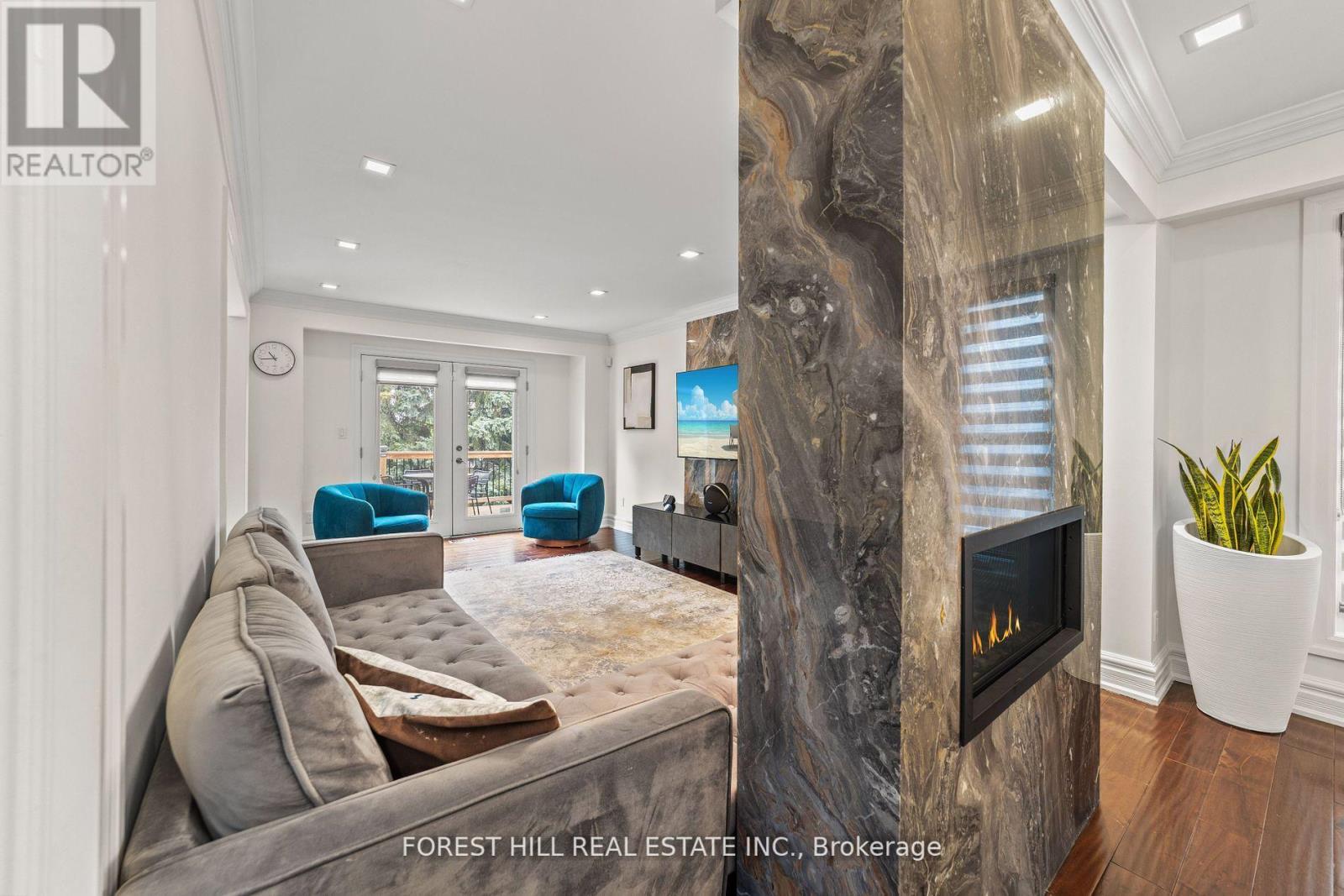 Photo 12 of 107 Old Surrey Lane, Richmond Hill ON