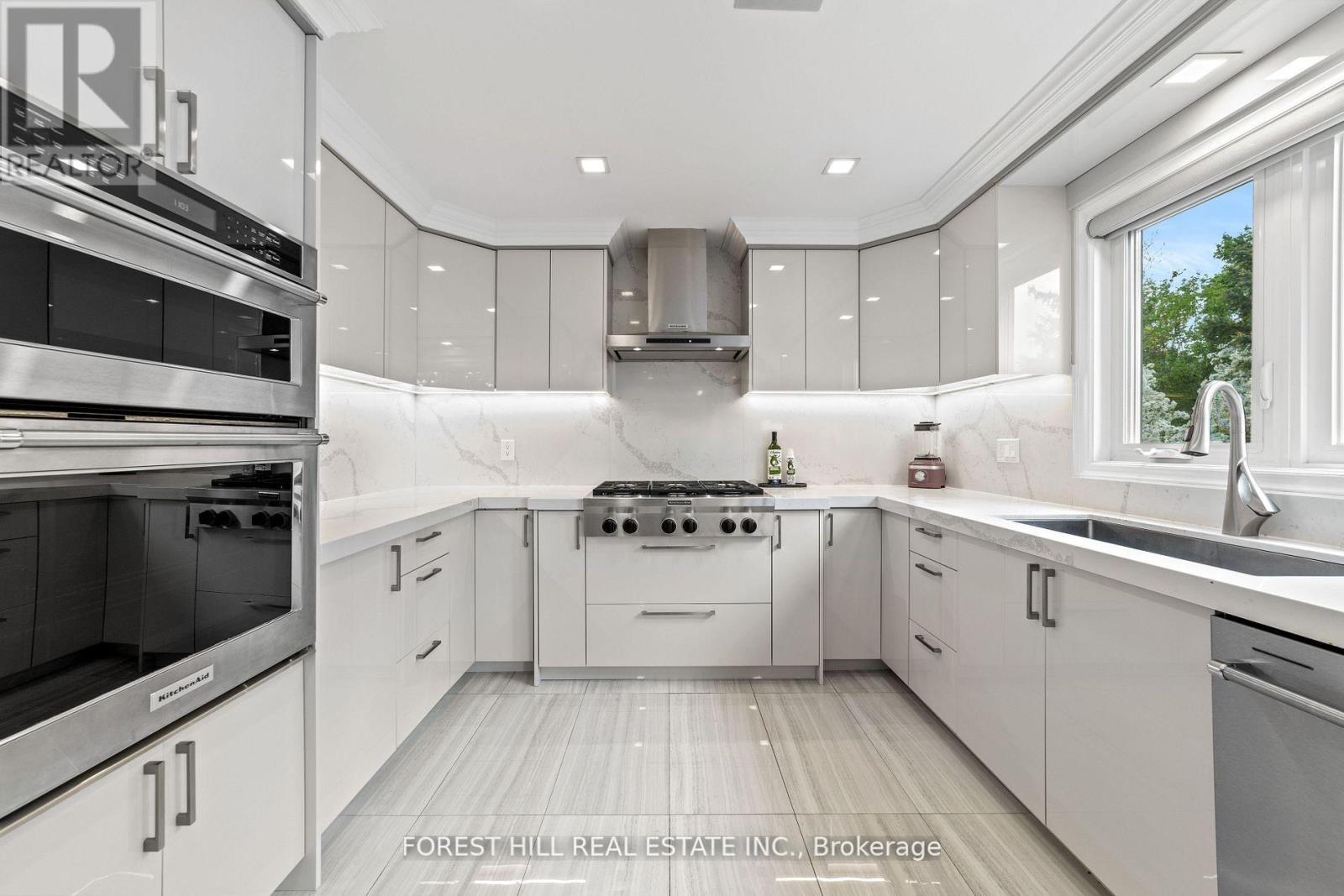 Photo 21 of 107 Old Surrey Lane, Richmond Hill ON