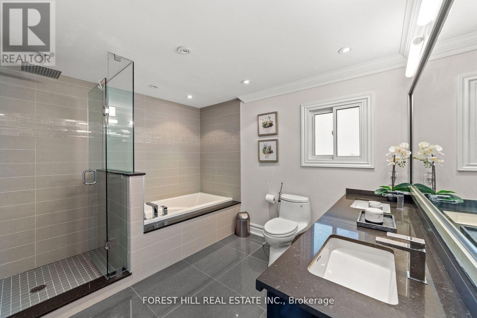 Photo 3 of 107 Old Surrey Lane, Richmond Hill ON