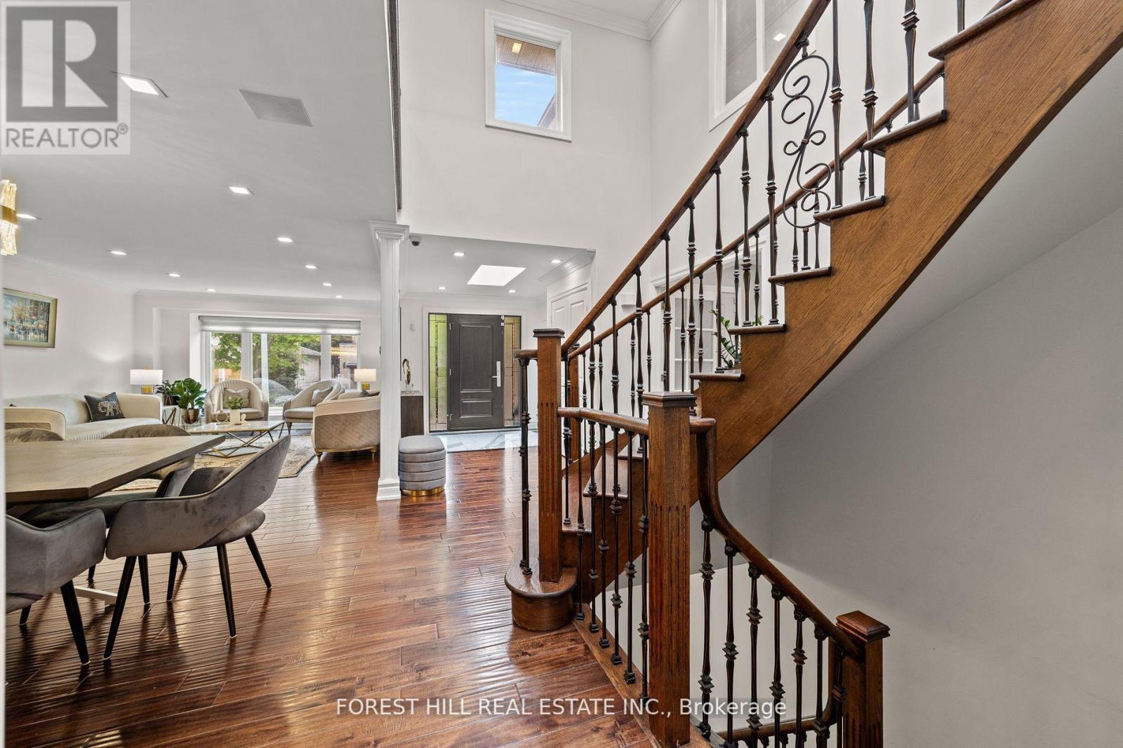 Photo 6 of 107 Old Surrey Lane, Richmond Hill ON