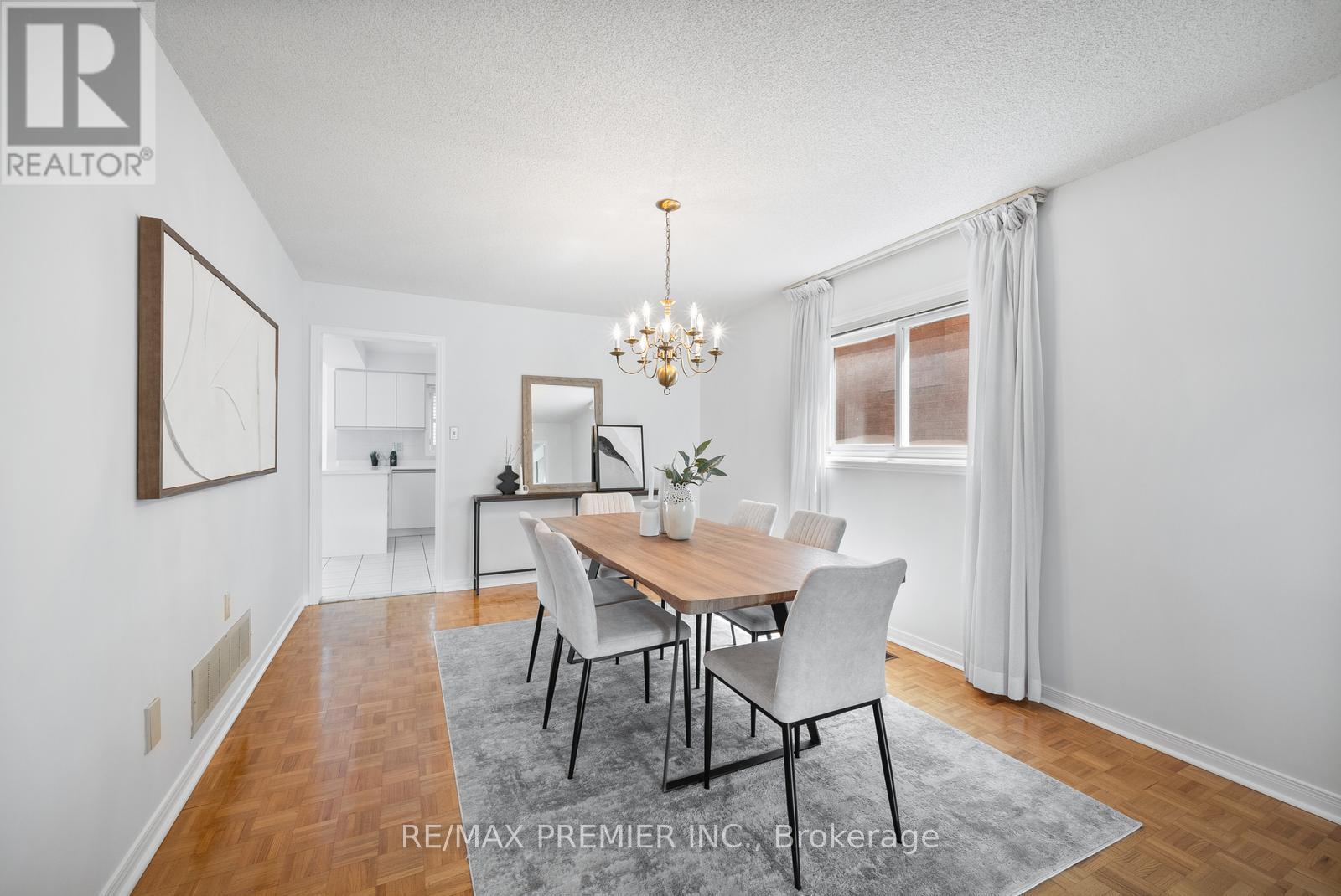 Photo 10 of 258 Mapes Avenue, Vaughan ON
