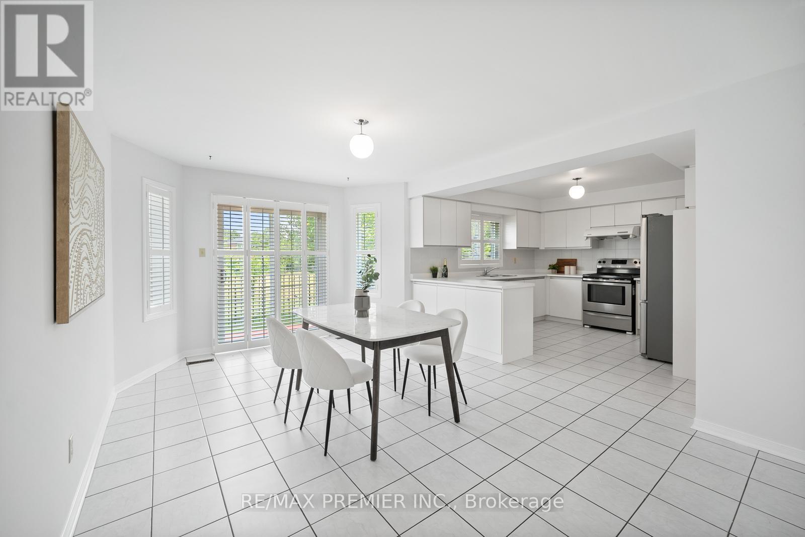 Photo 11 of 258 Mapes Avenue, Vaughan ON