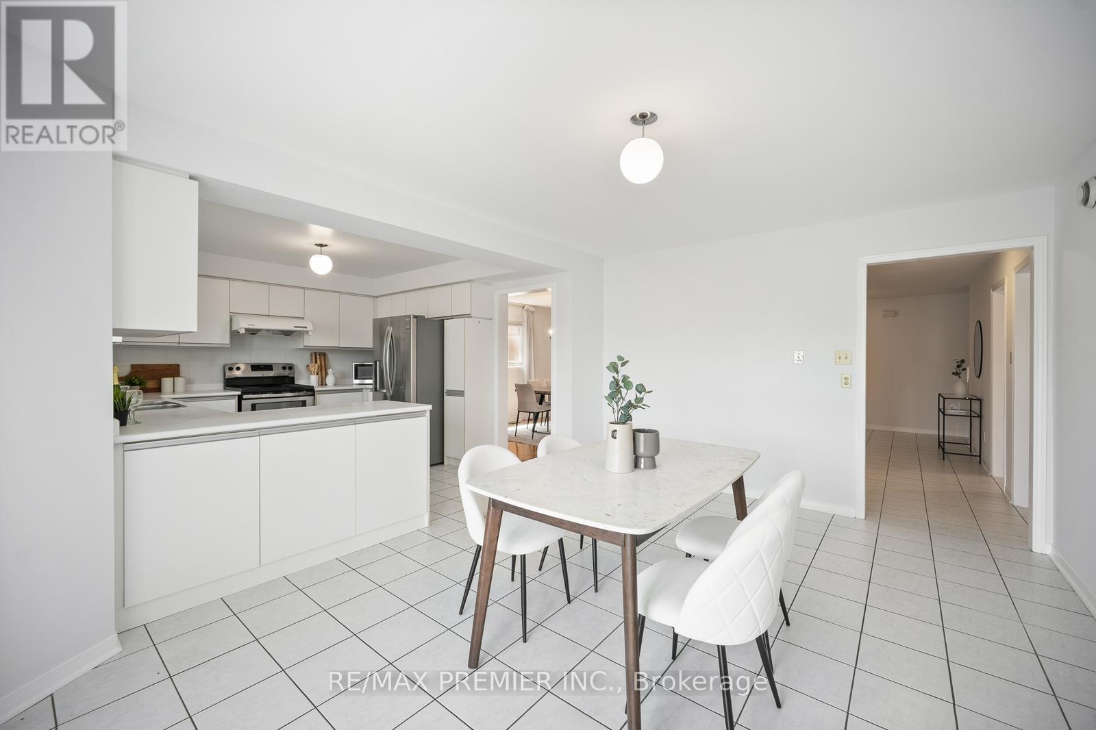 Photo 12 of 258 Mapes Avenue, Vaughan ON